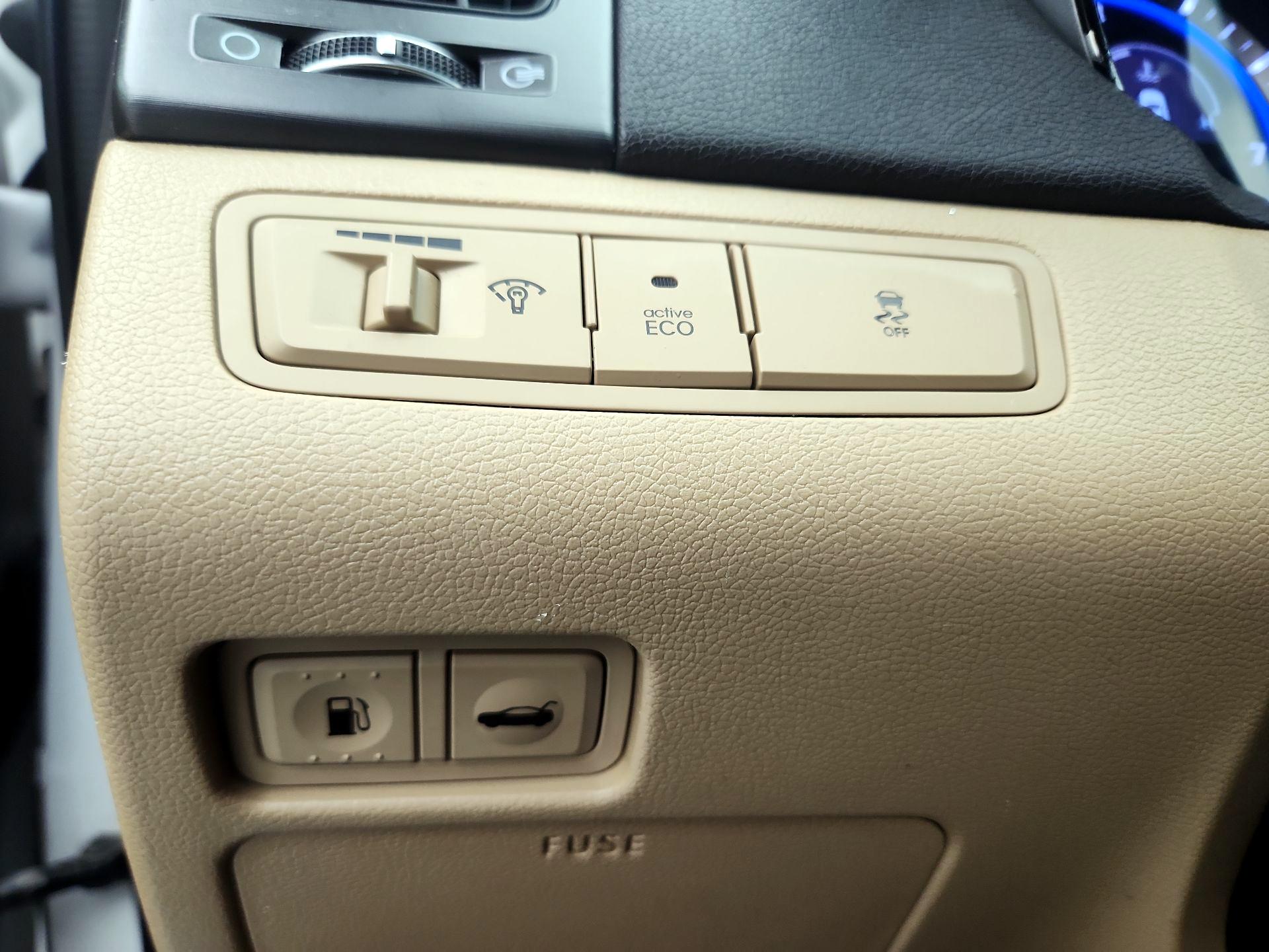 Thumbnail: 2014 Hyundai Sonata - 13
