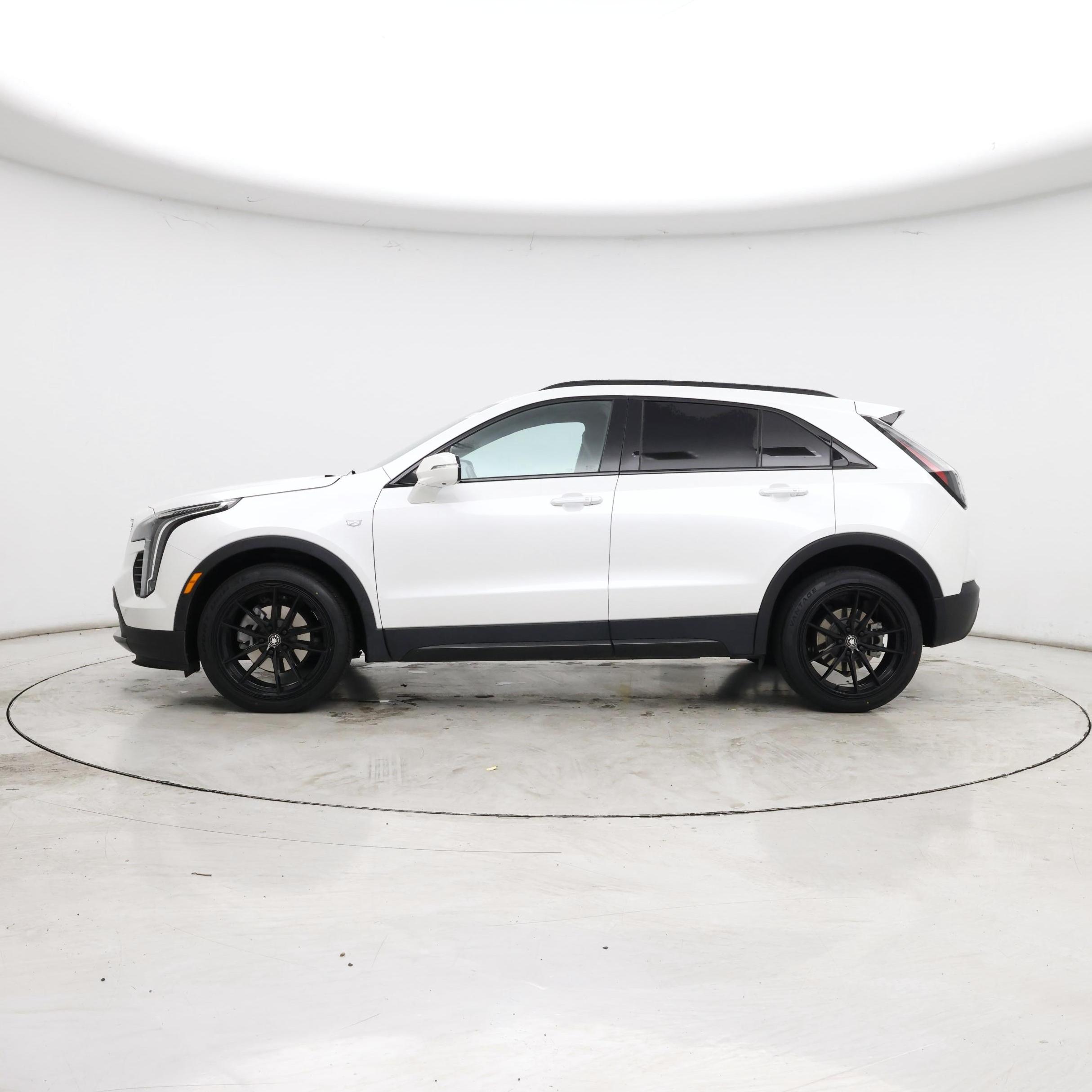 Thumbnail: 2023 Cadillac XT4 - 3