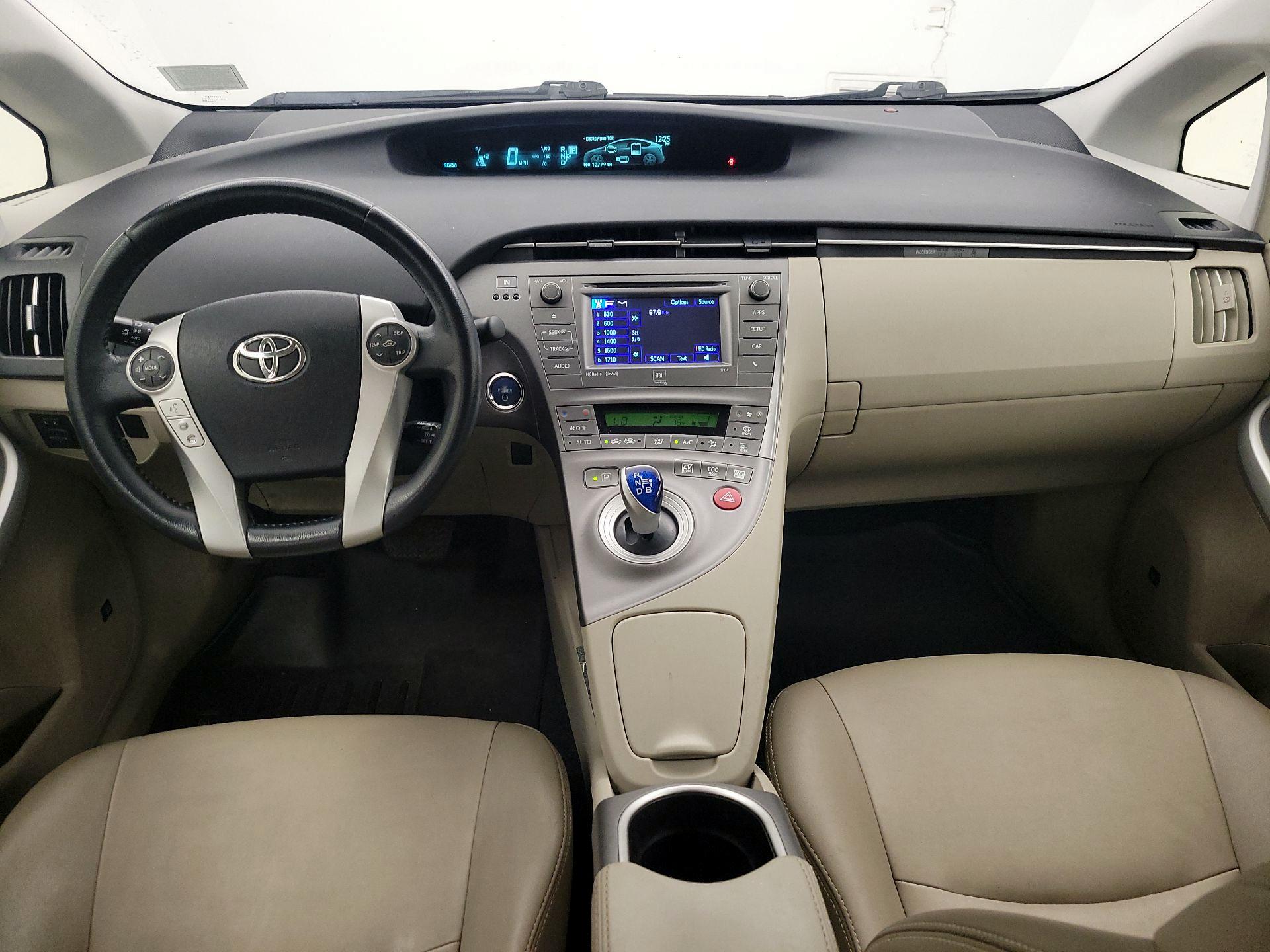 Thumbnail: 2014 Toyota Prius - 9