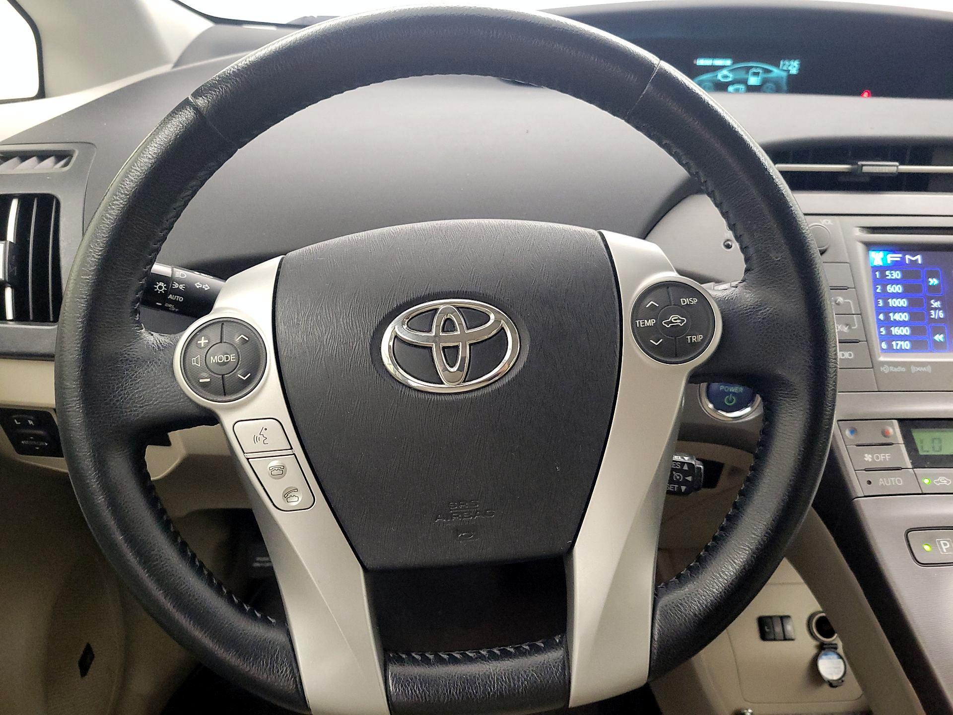 Thumbnail: 2014 Toyota Prius - 10