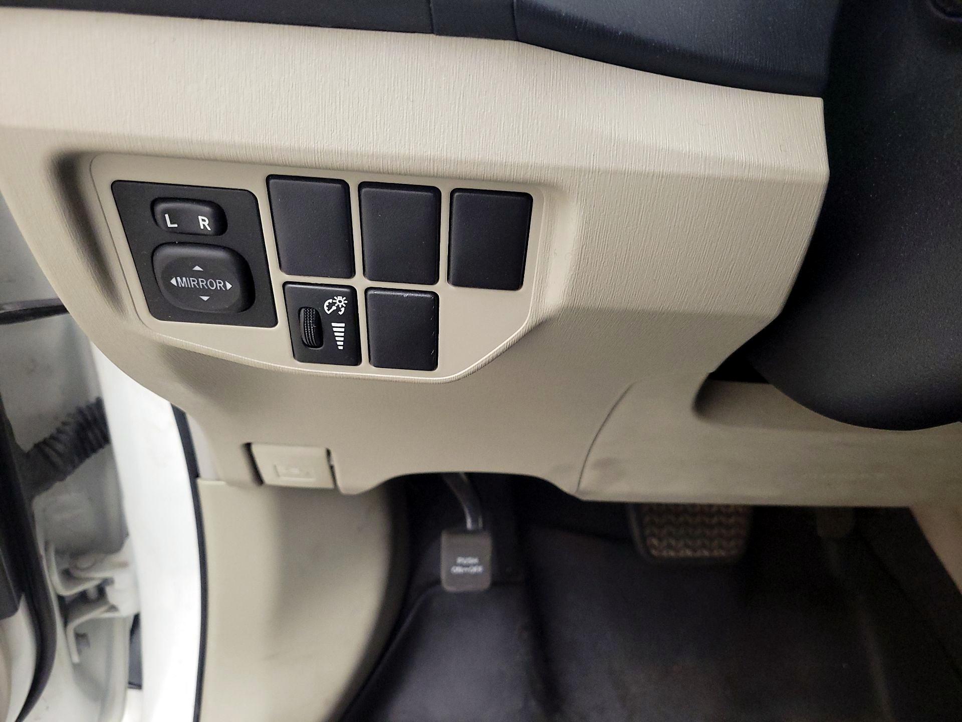 Thumbnail: 2014 Toyota Prius - 13