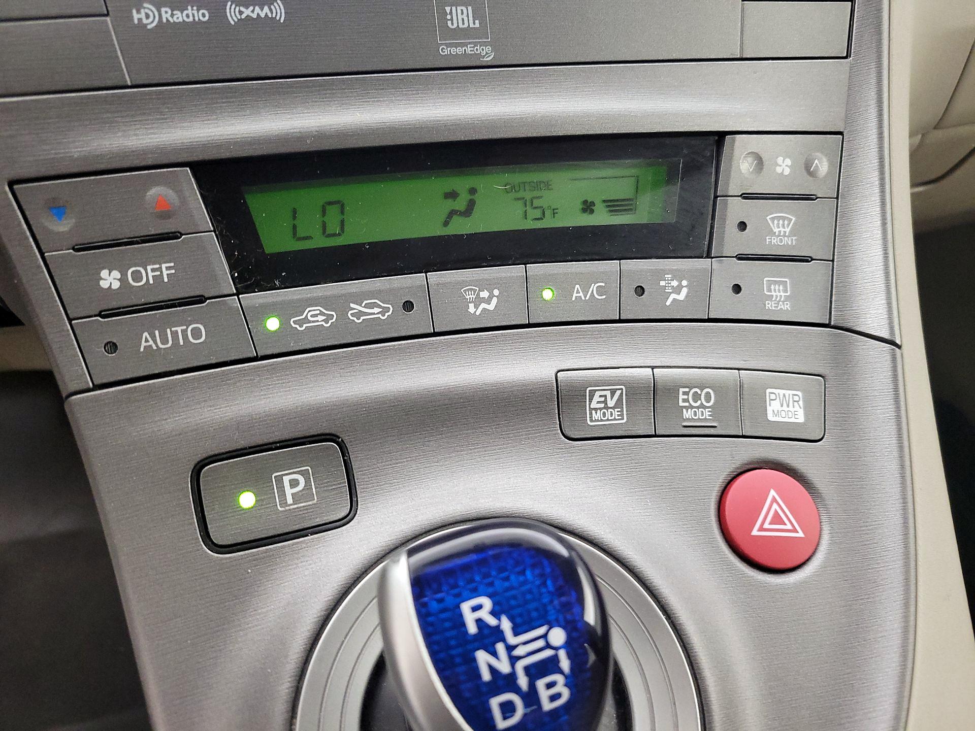 Thumbnail: 2014 Toyota Prius - 16