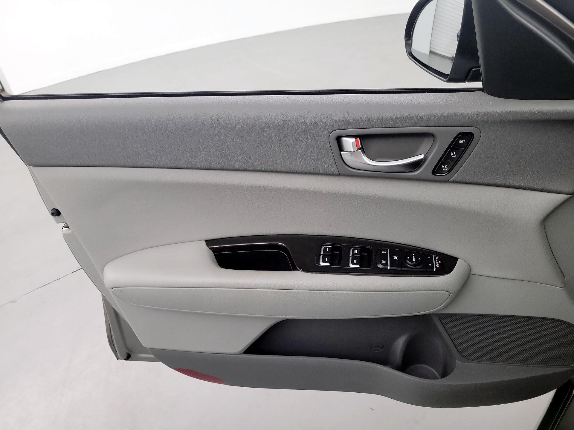 Thumbnail: 2016 Kia Optima - 12
