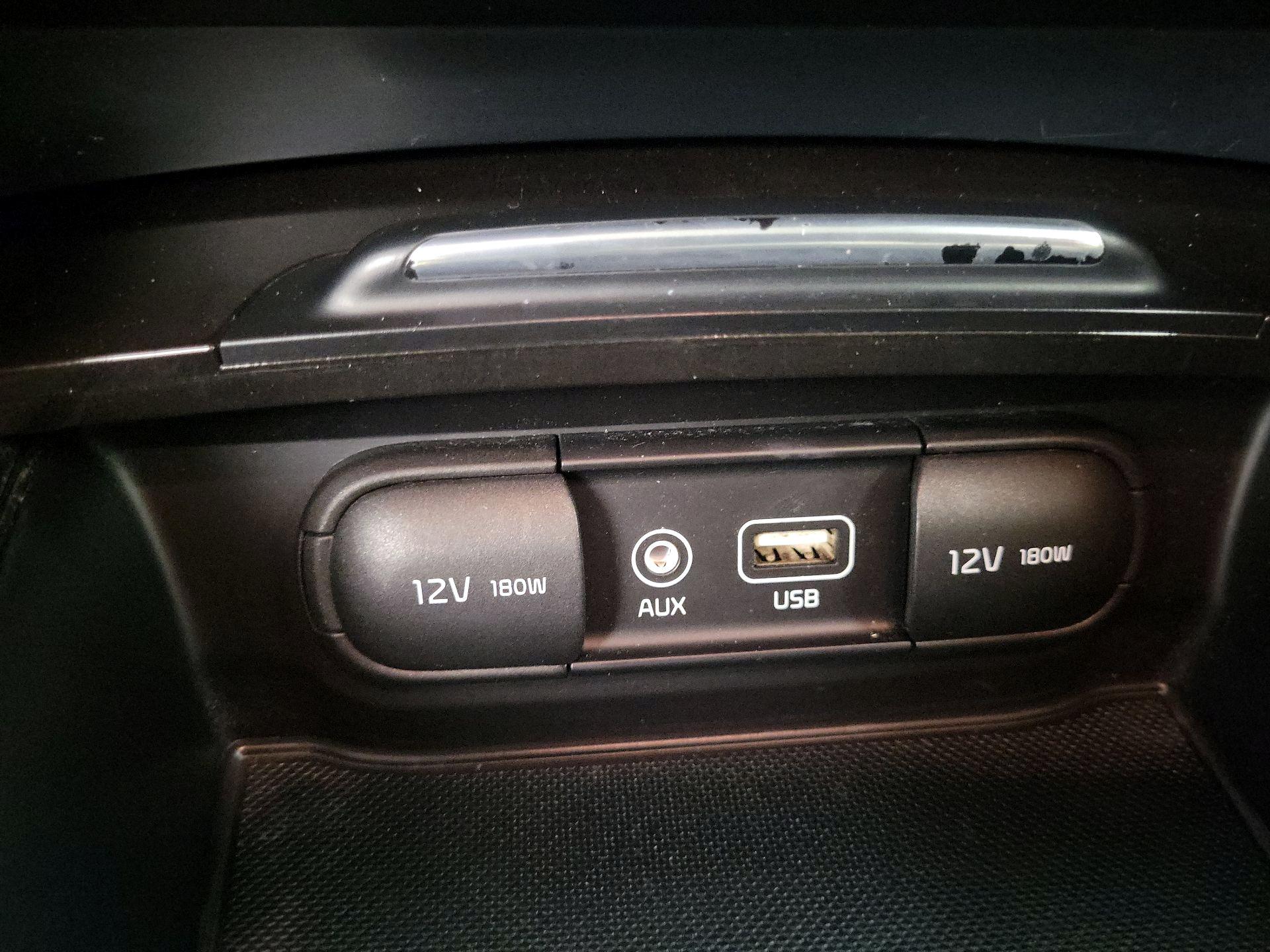 Thumbnail: 2016 Kia Optima - 18