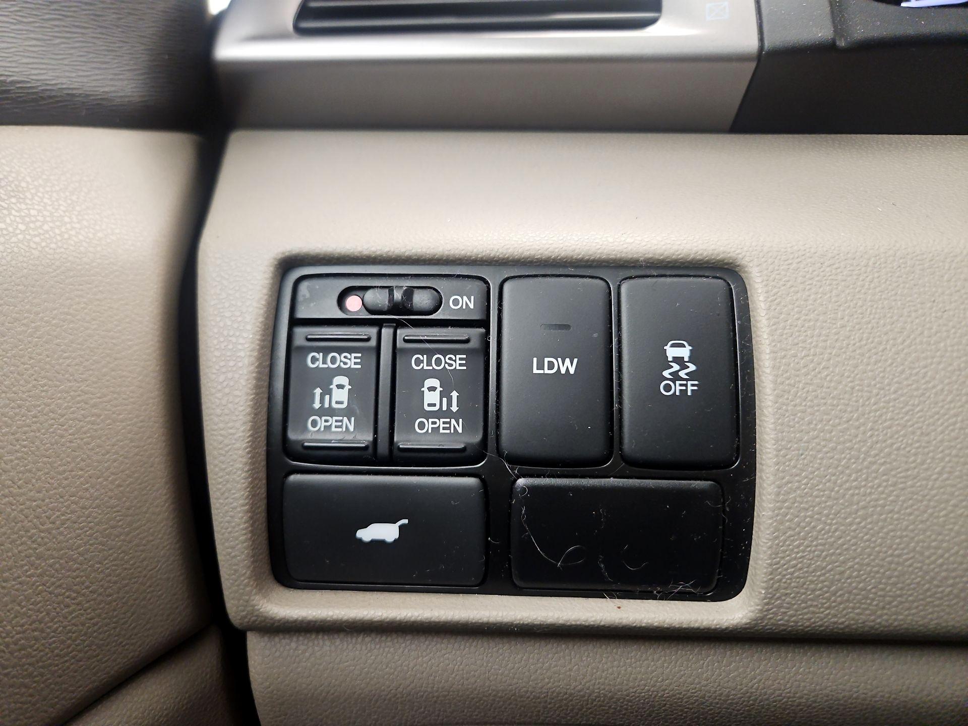 Thumbnail: 2016 Honda Odyssey - 11