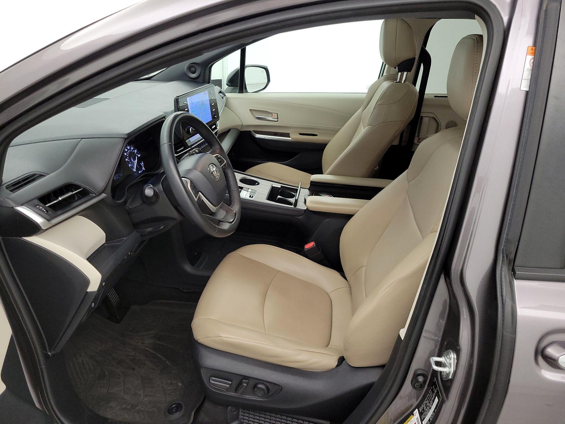 Thumbnail: 2021 Toyota Sienna - 11