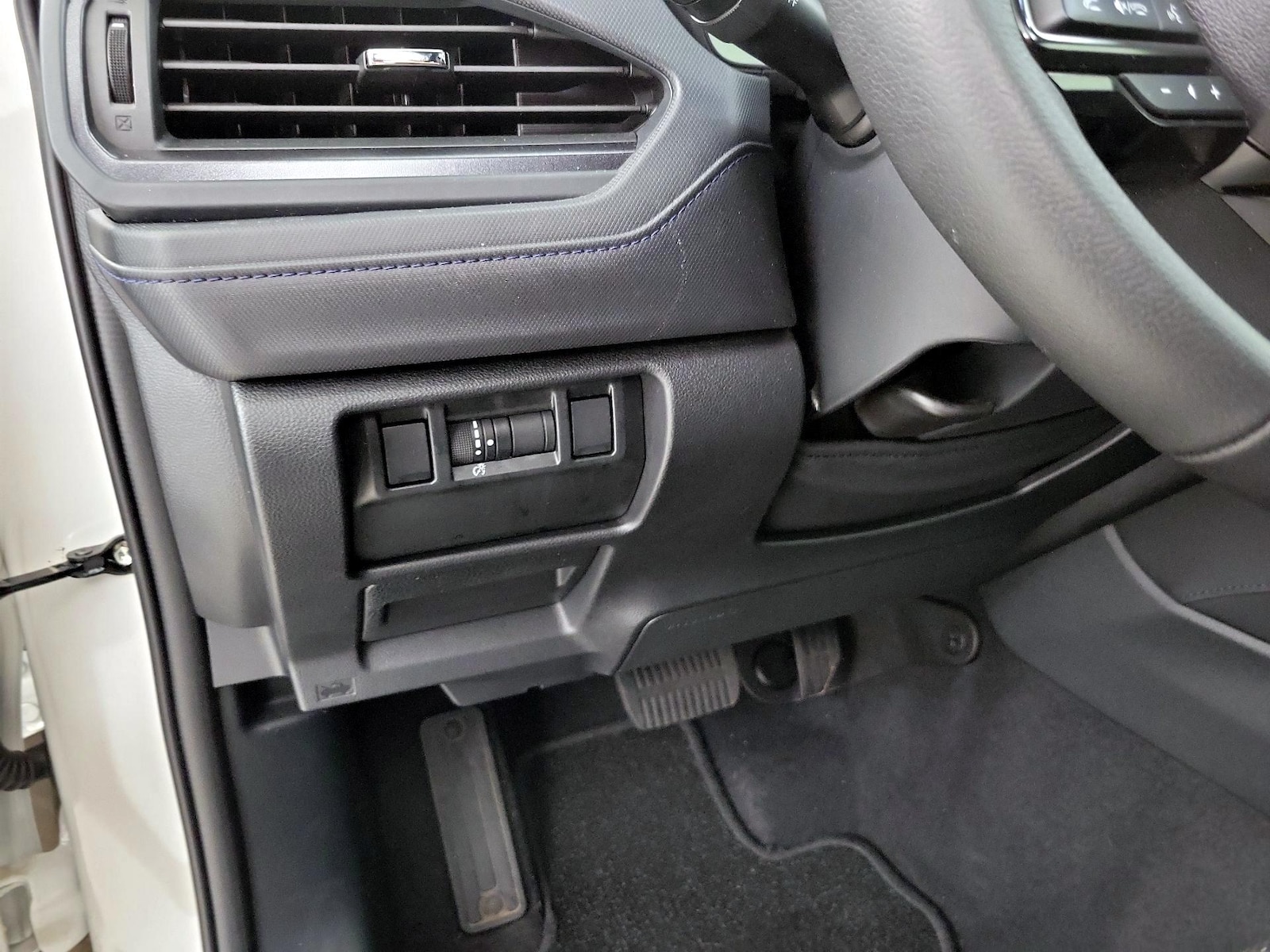 2025 Subaru Forester Premium - Photo 14