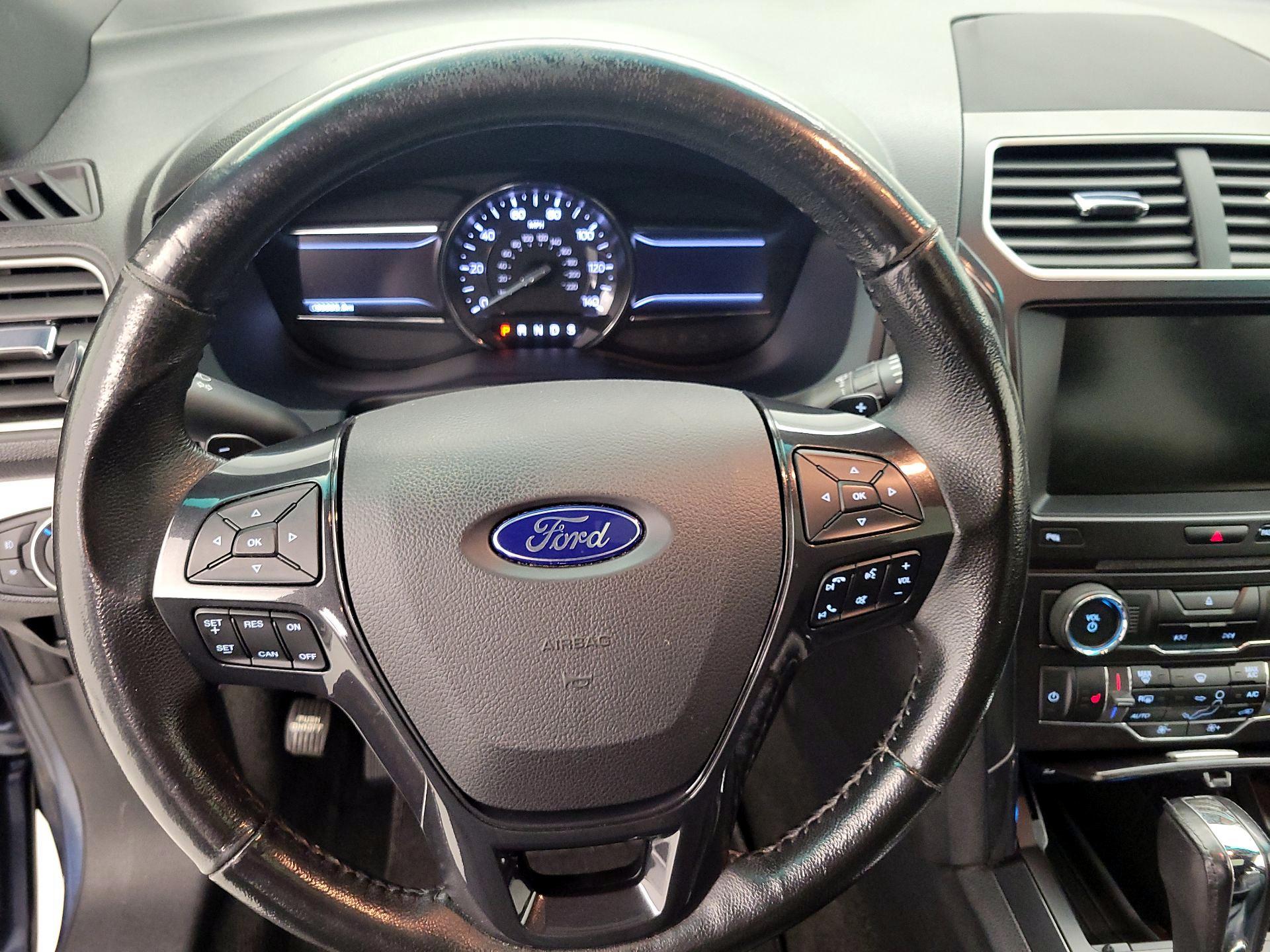 Thumbnail: 2016 Ford Explorer - 10