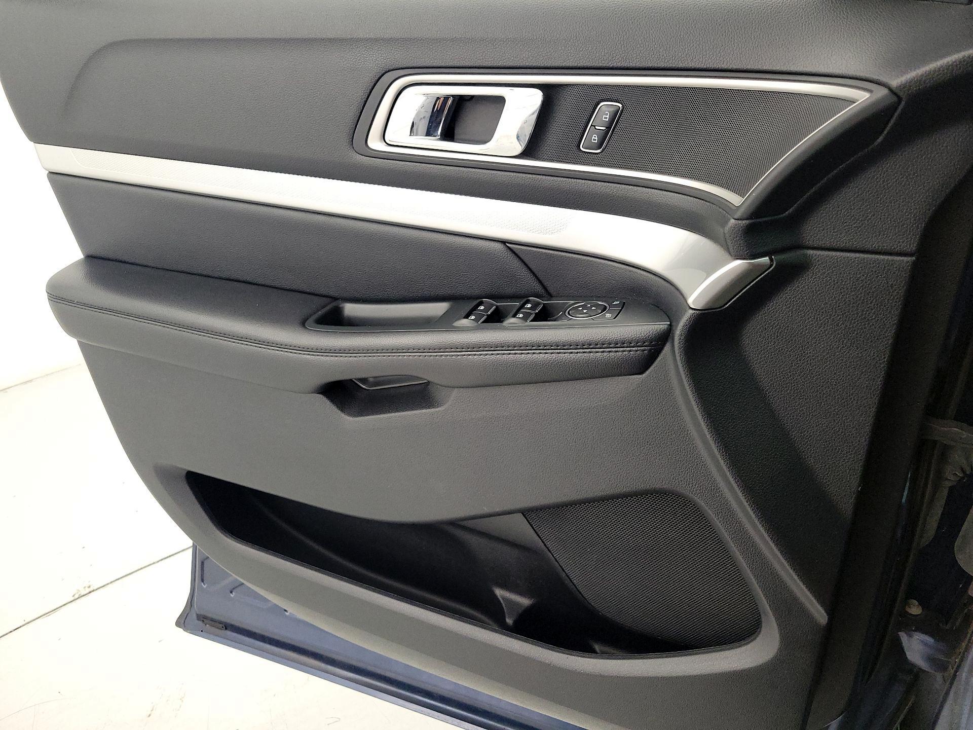 Thumbnail: 2016 Ford Explorer - 12