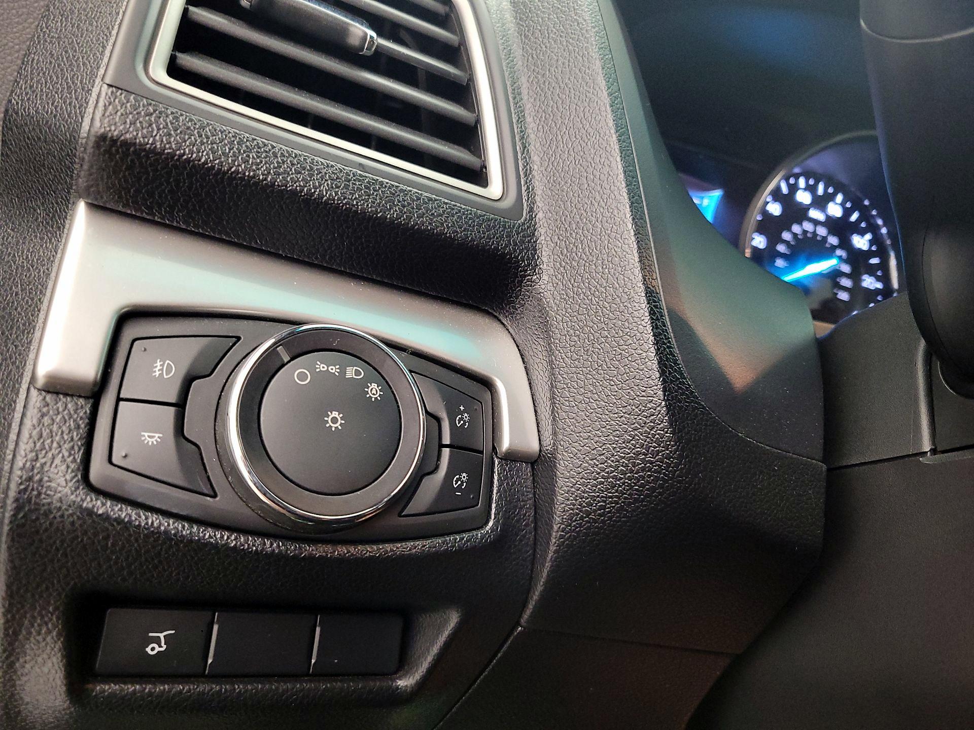 Thumbnail: 2016 Ford Explorer - 13