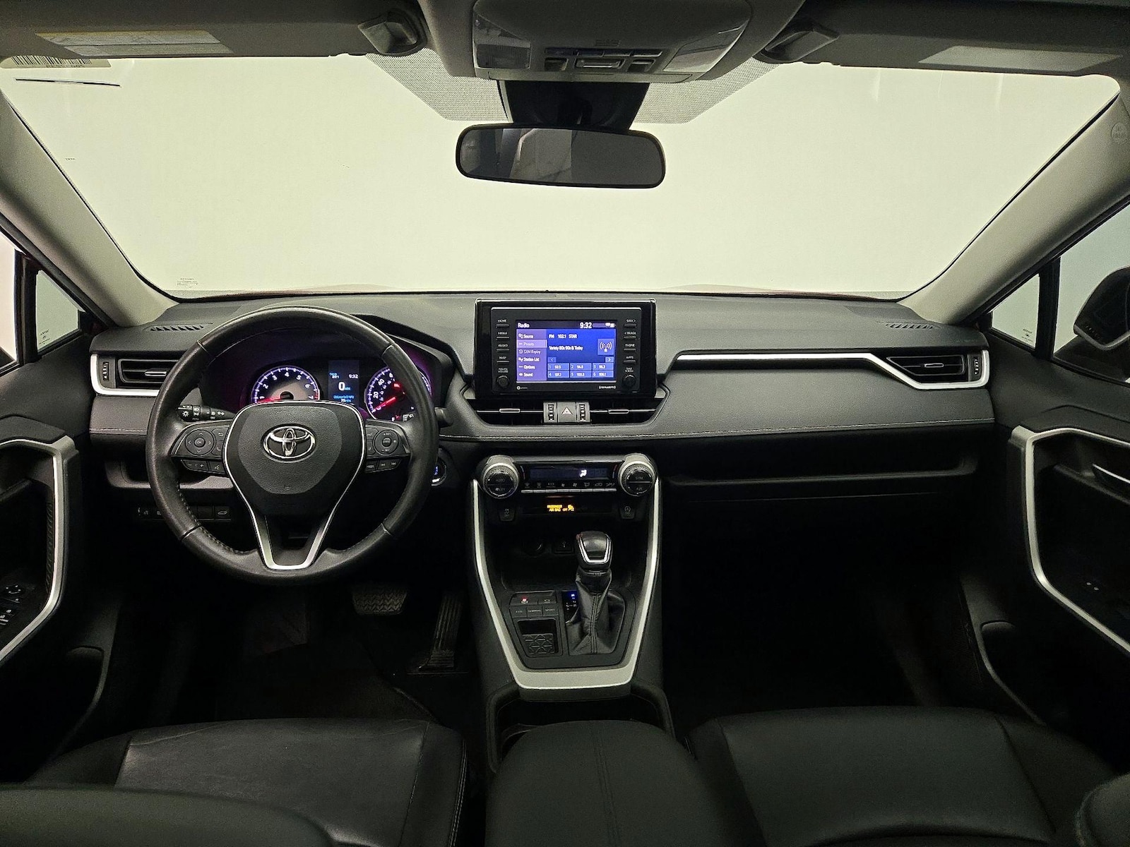 2020 Toyota RAV4 XLE Premium - Photo 10