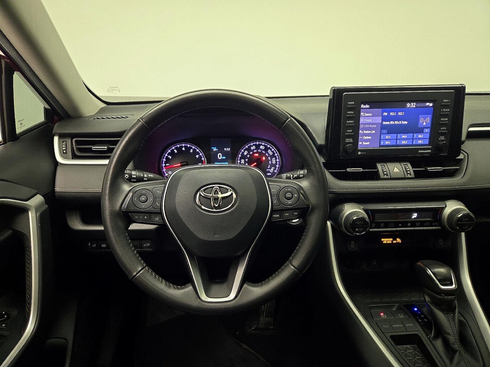 2020 Toyota RAV4 XLE Premium - Photo 11