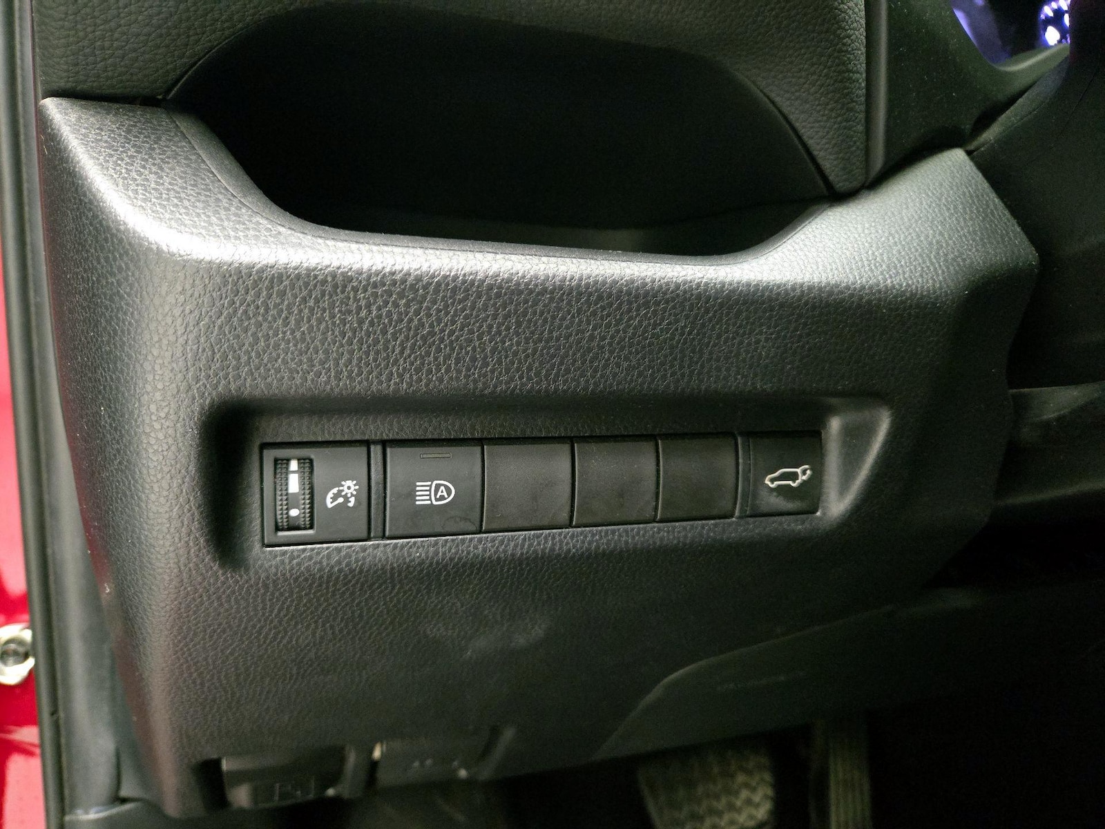 2020 Toyota RAV4 XLE Premium - Photo 14
