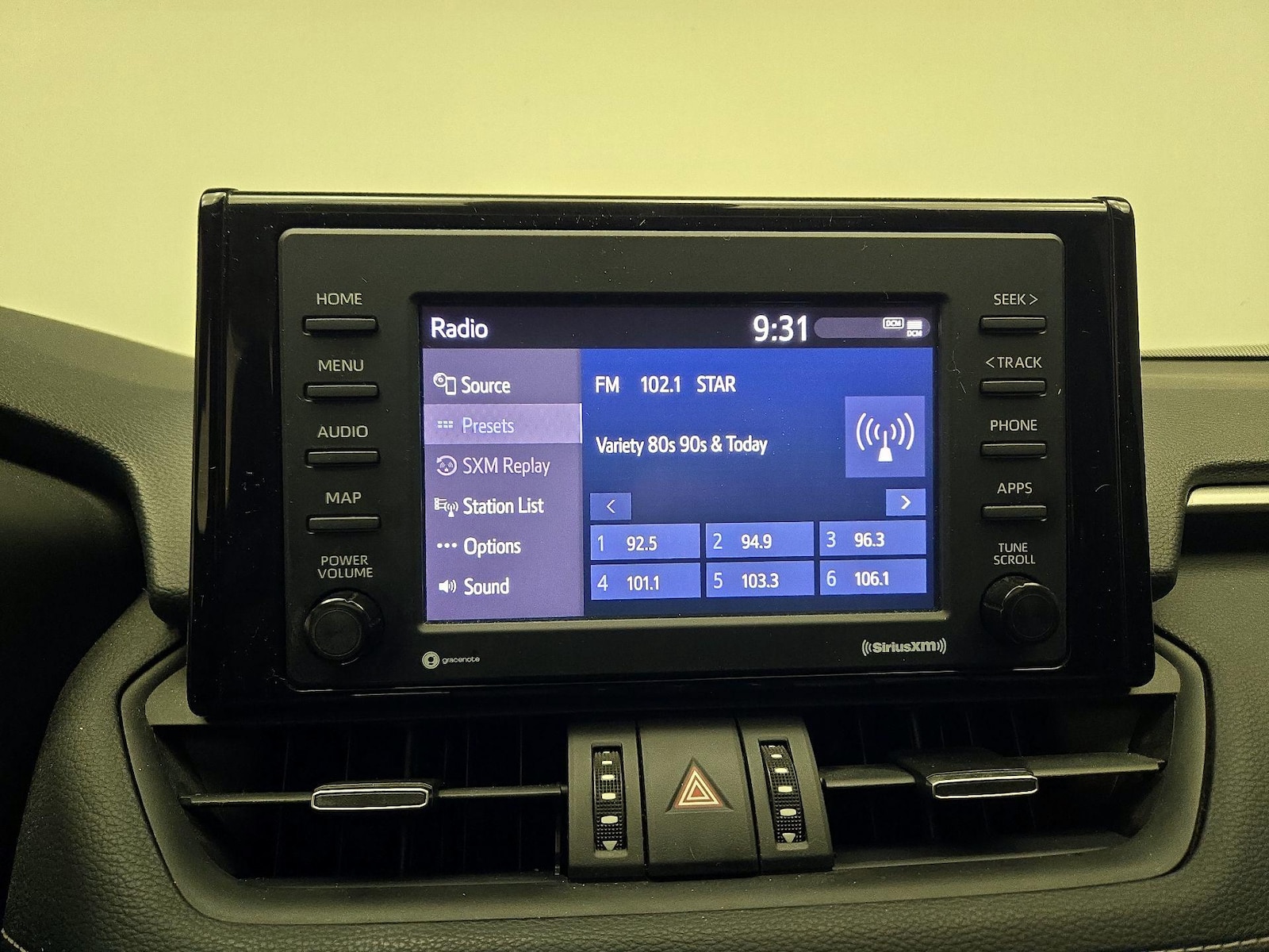 2020 Toyota RAV4 XLE Premium - Photo 16
