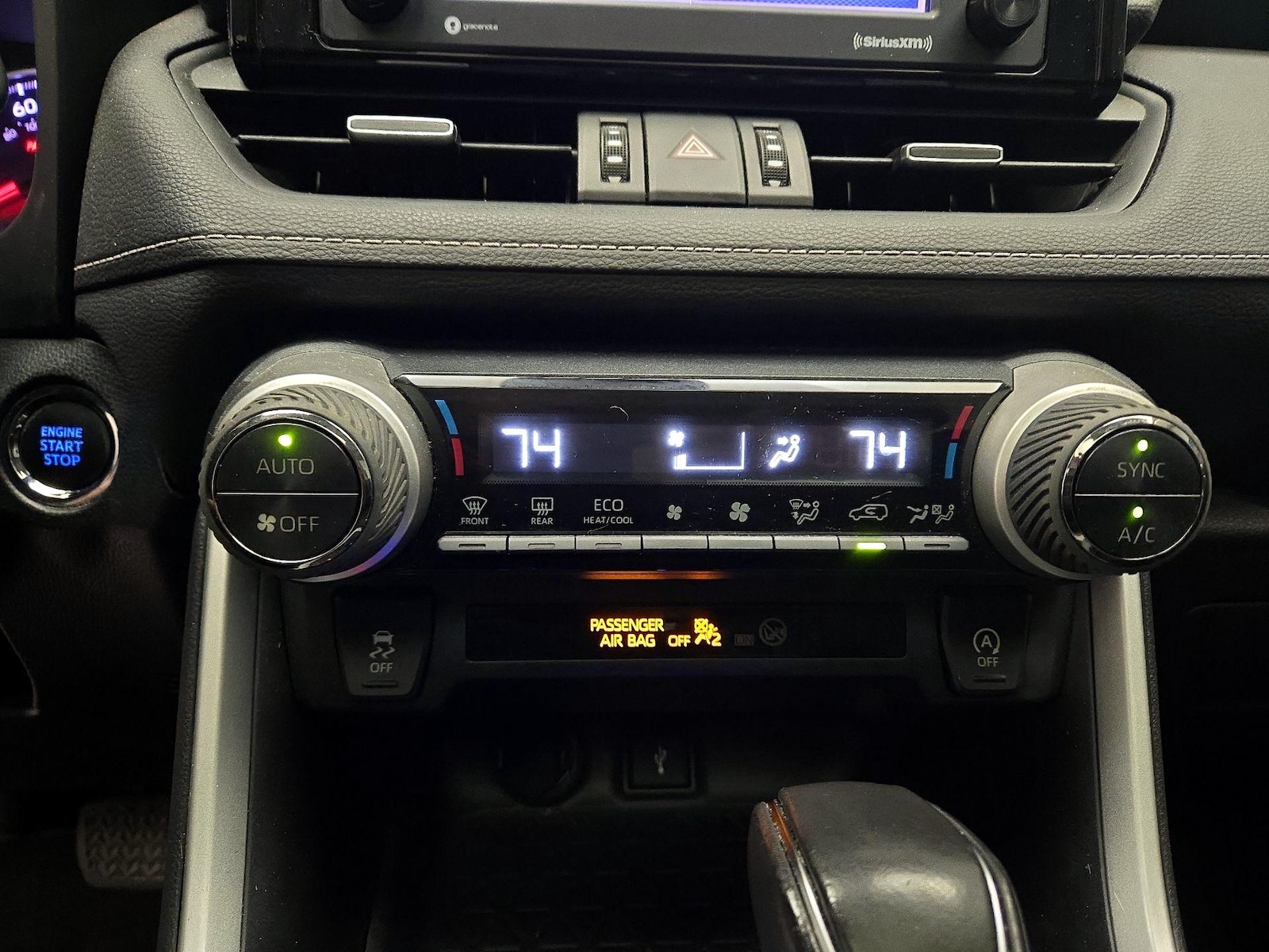 2020 Toyota RAV4 XLE Premium - Photo 17