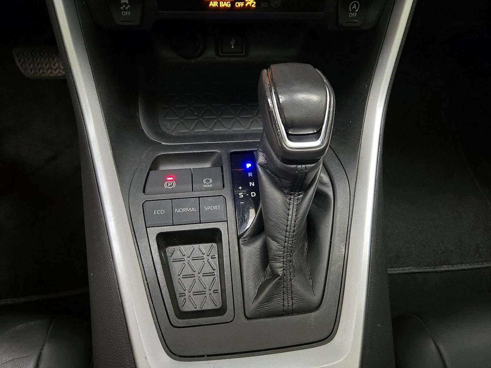 2020 Toyota RAV4 XLE Premium - Photo 18