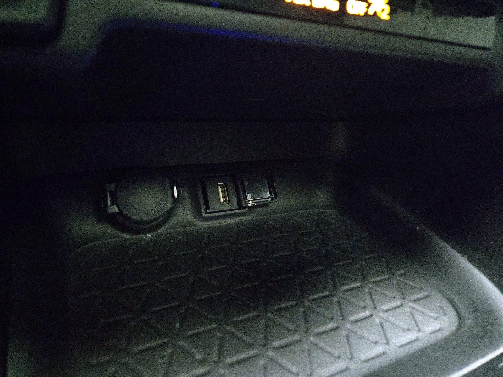 2020 Toyota RAV4 XLE Premium - Photo 19