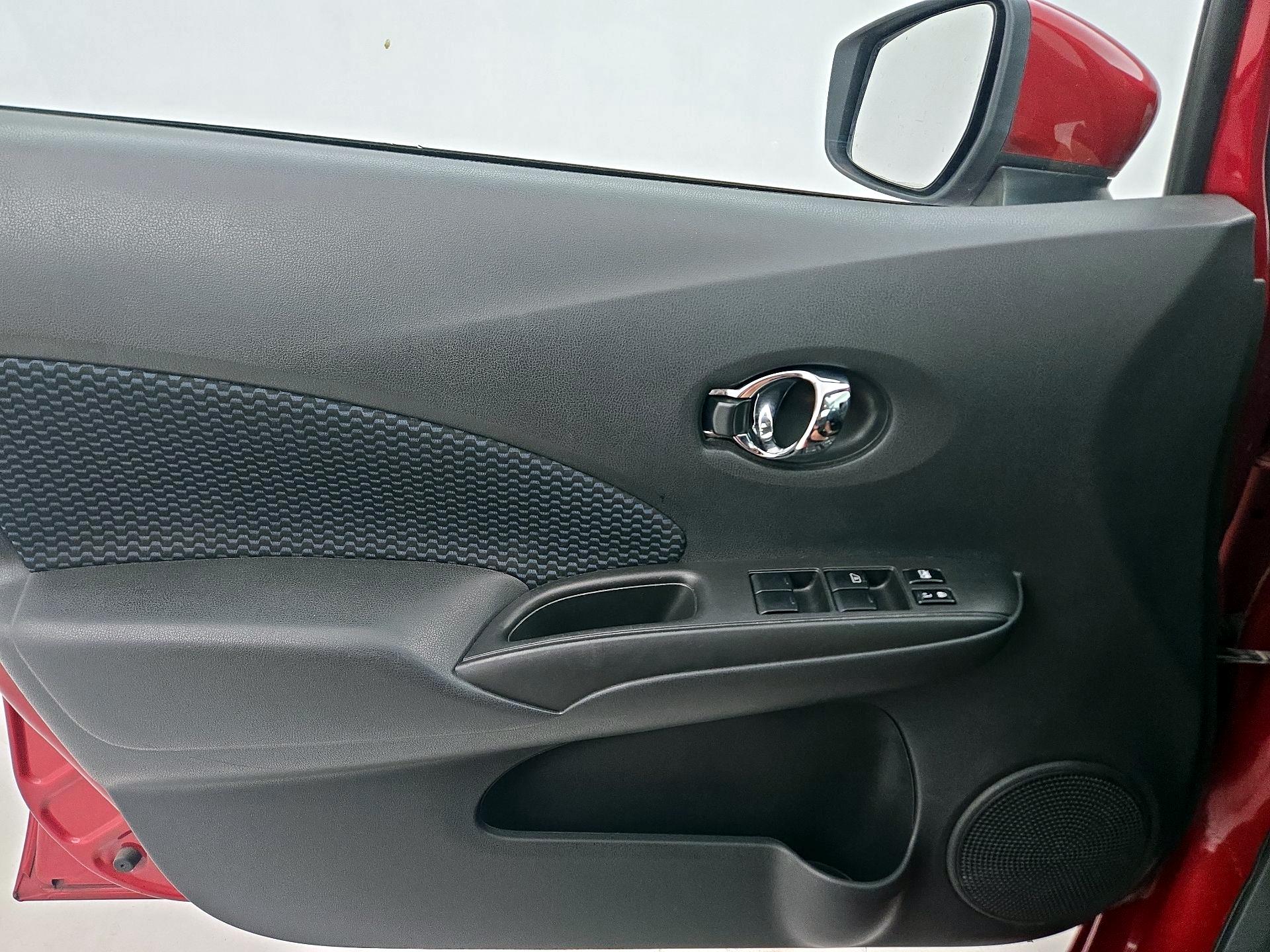 Thumbnail: 2015 Nissan Versa Note - 12
