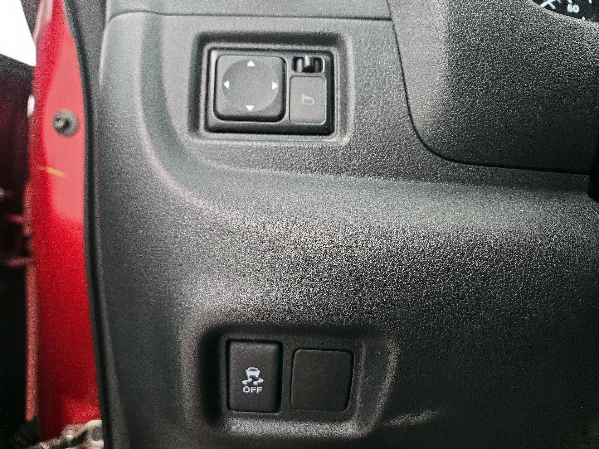 Thumbnail: 2015 Nissan Versa Note - 13