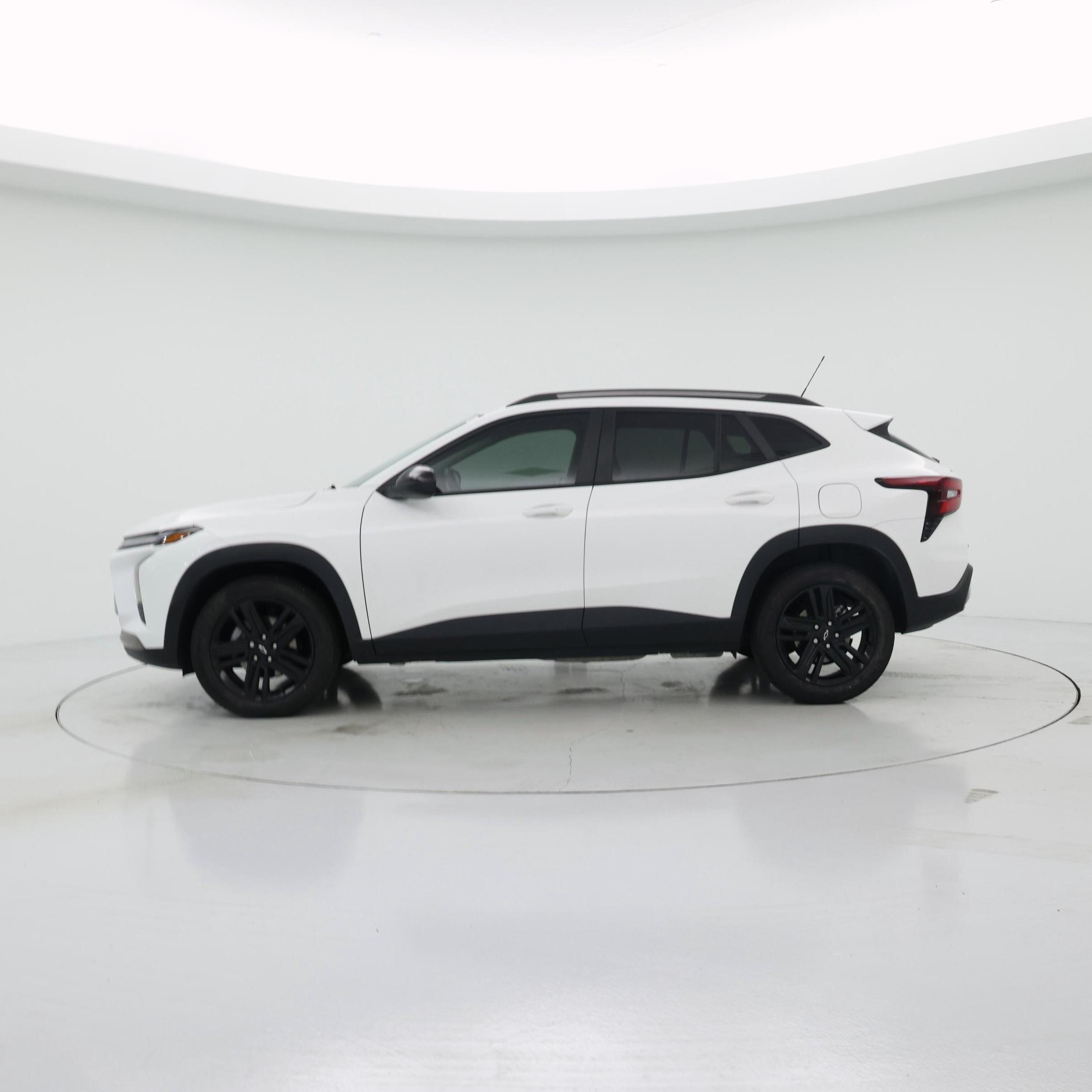 Thumbnail: 2025 Chevrolet Trax - 3