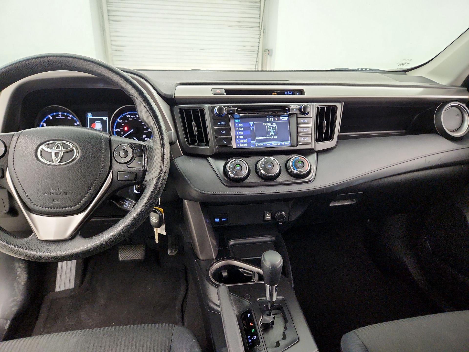 Thumbnail: 2017 Toyota RAV4 - 9