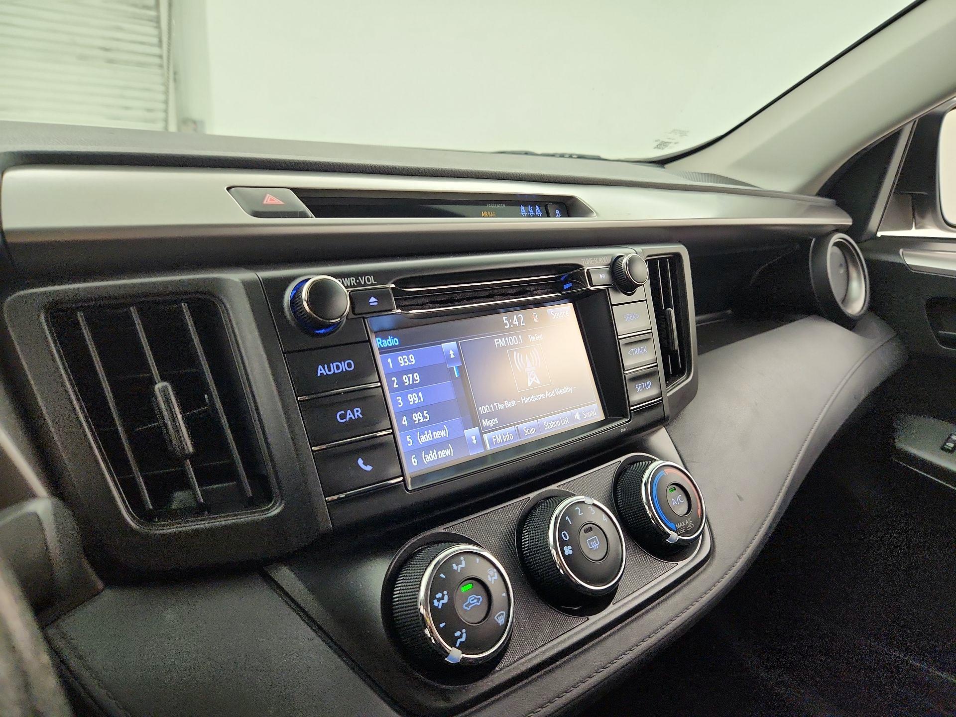 Thumbnail: 2017 Toyota RAV4 - 15