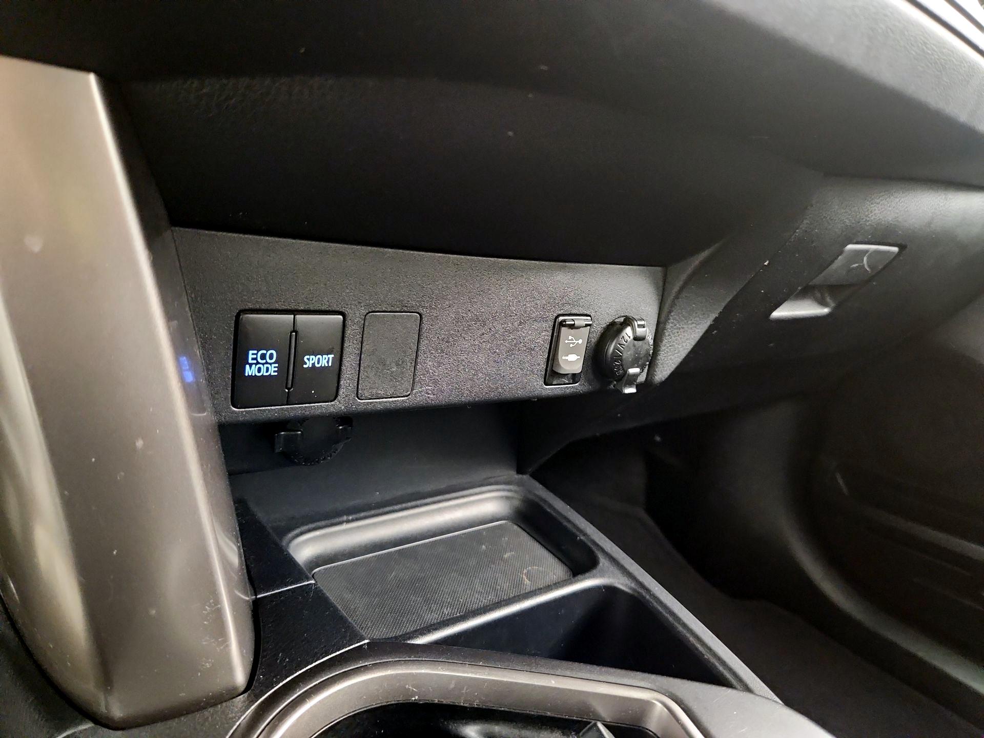 Thumbnail: 2017 Toyota RAV4 - 18