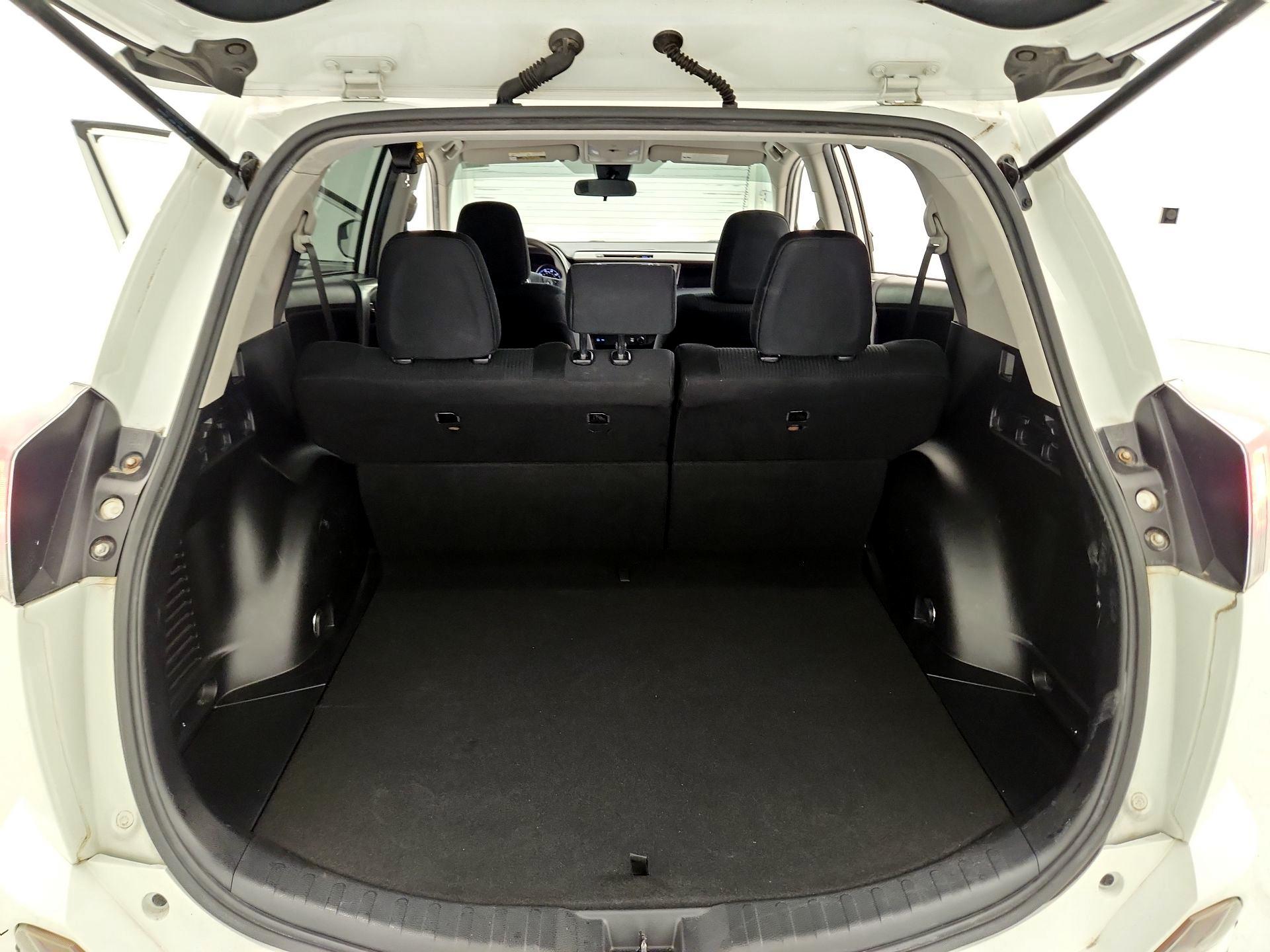 Thumbnail: 2017 Toyota RAV4 - 20