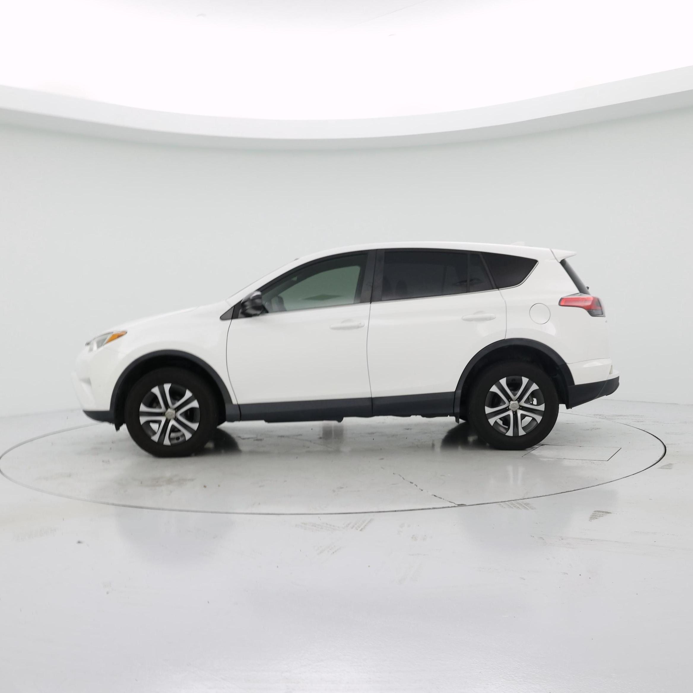 Thumbnail: 2017 Toyota RAV4 - 3