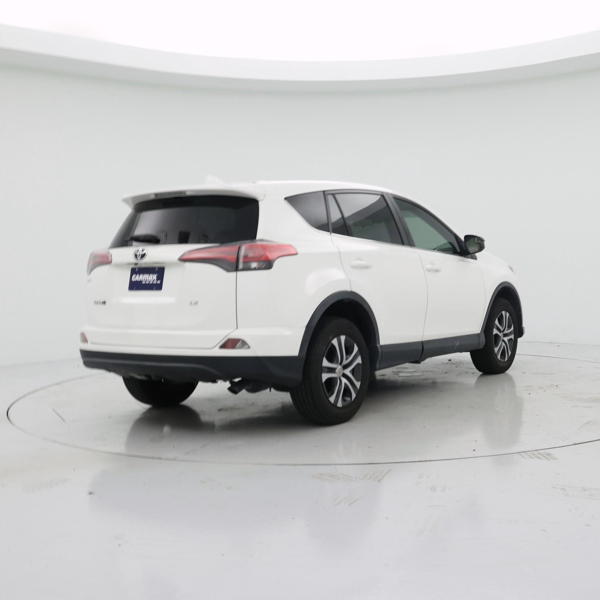 Thumbnail: 2017 Toyota RAV4 - 8