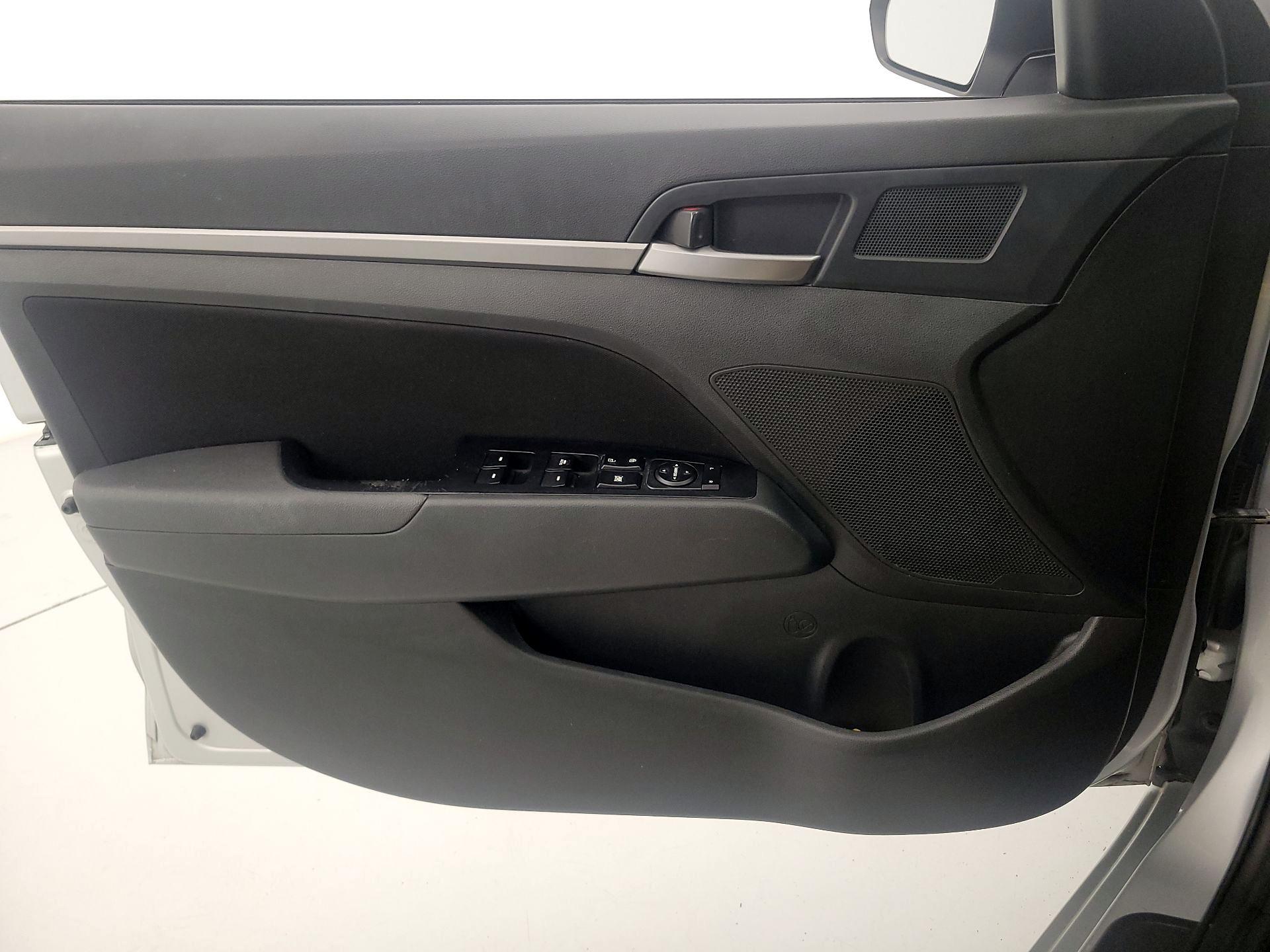 Thumbnail: 2018 Hyundai Elantra - 12