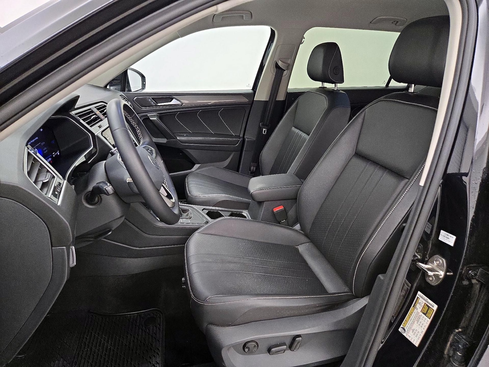 2024 Volkswagen Tiguan SE - Photo 12