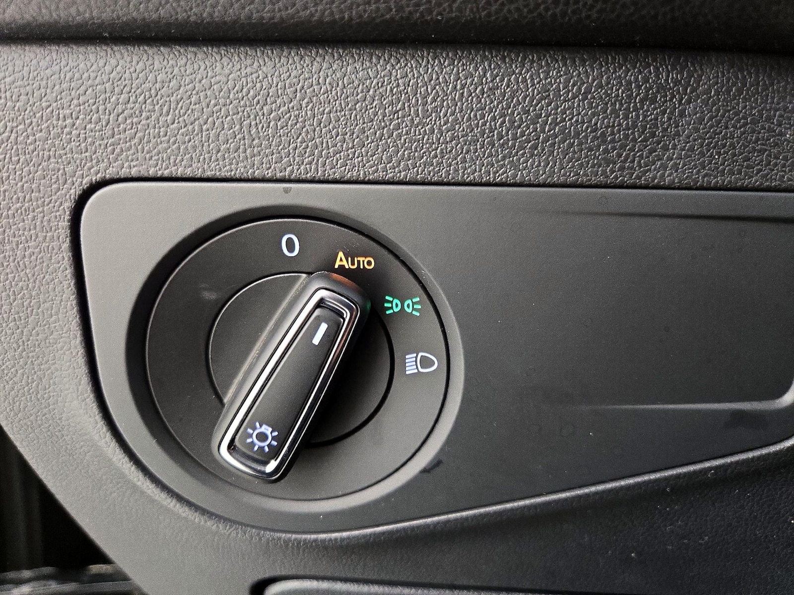 2024 Volkswagen Tiguan SE - Photo 14