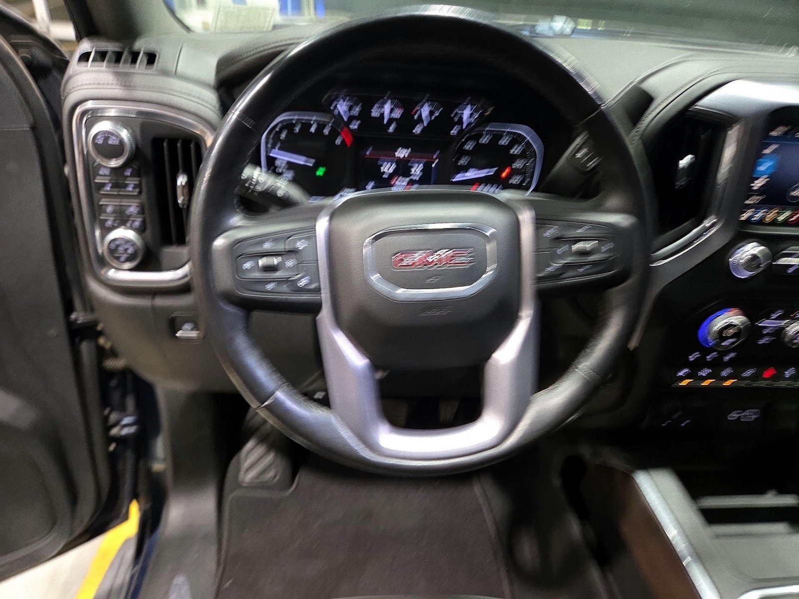 2020 GMC Sierra 1500 SLT - Photo 9