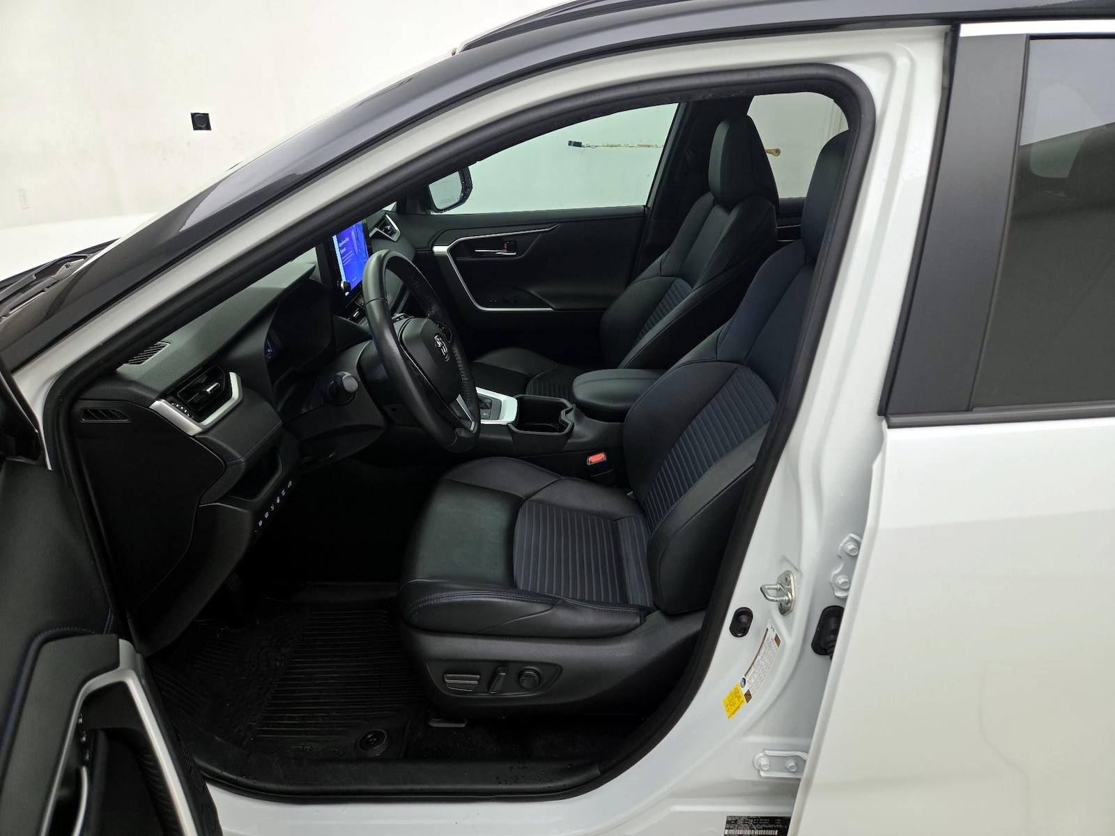 2023 Toyota RAV4 XSE - Photo 12