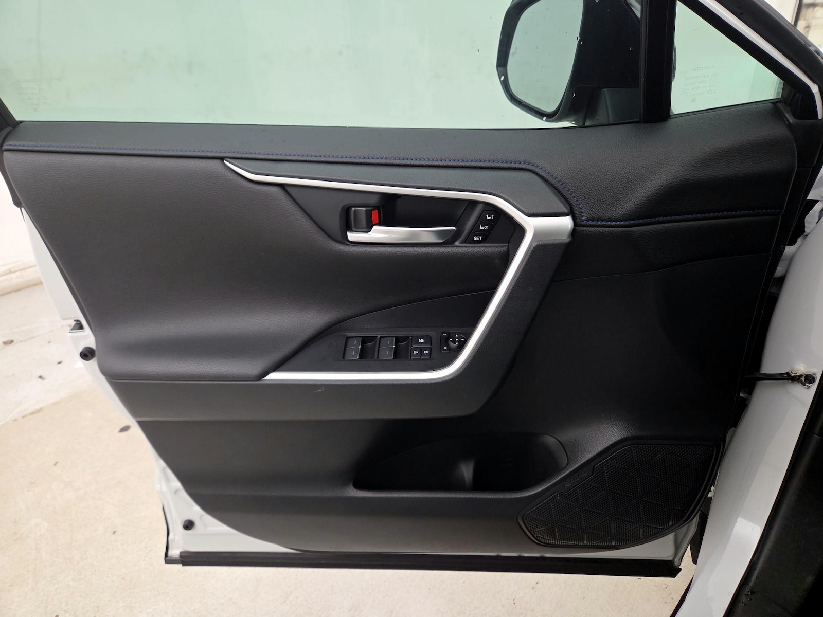 2023 Toyota RAV4 XSE - Photo 13