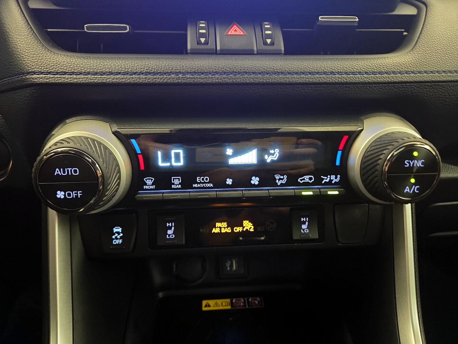 2023 Toyota RAV4 XSE - Photo 17