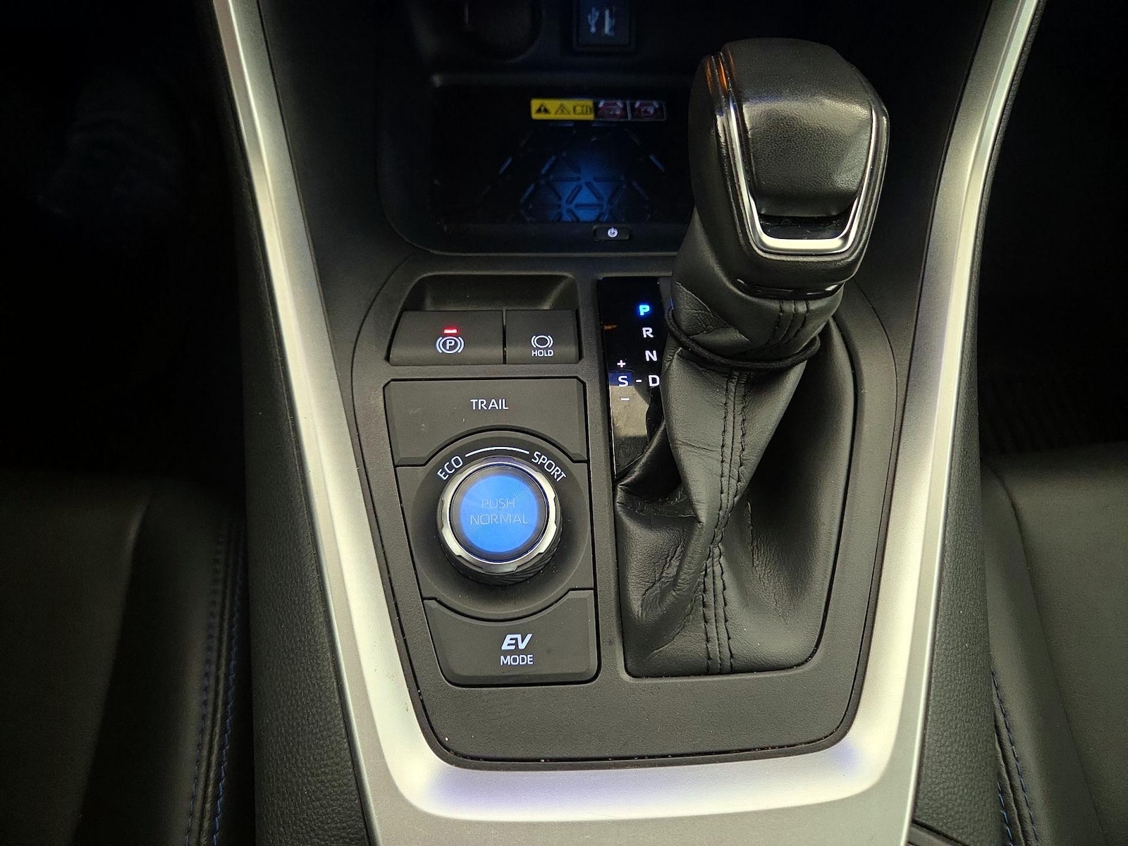 2023 Toyota RAV4 XSE - Photo 18