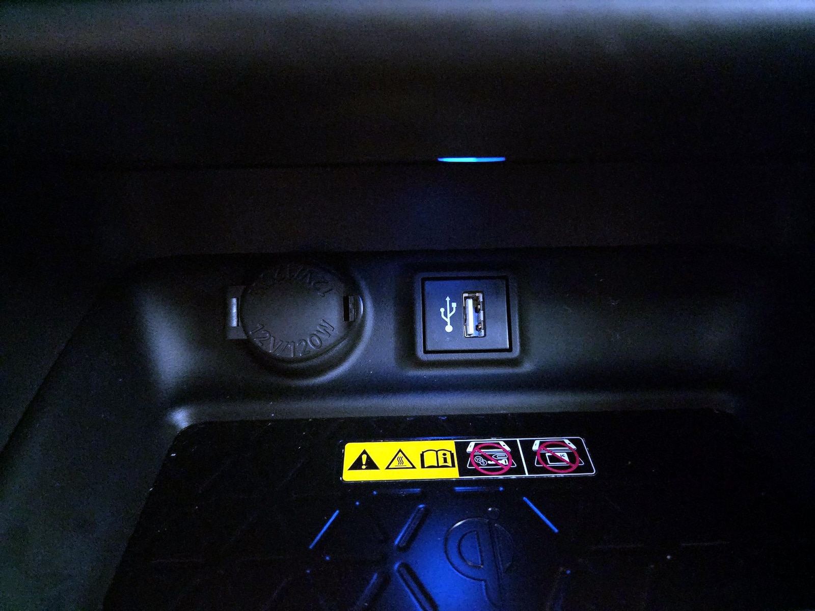 2023 Toyota RAV4 XSE - Photo 19