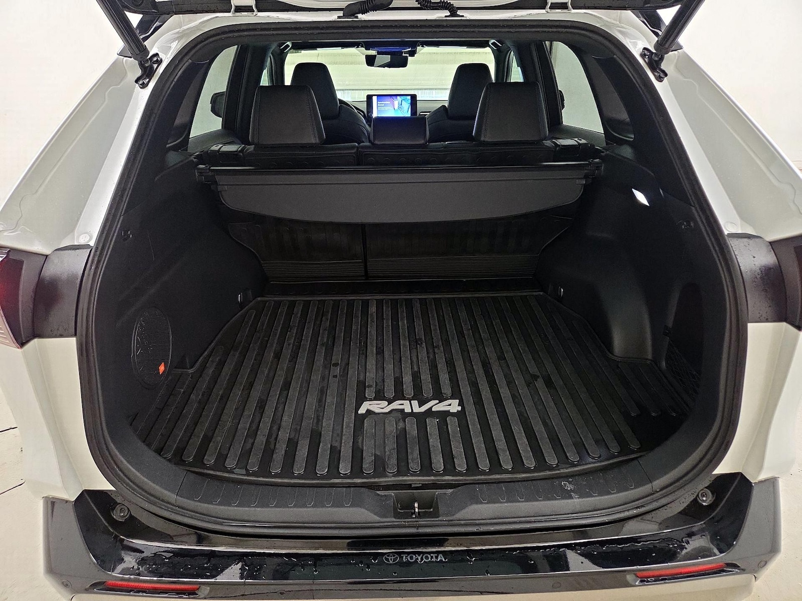 2023 Toyota RAV4 XSE - Photo 22
