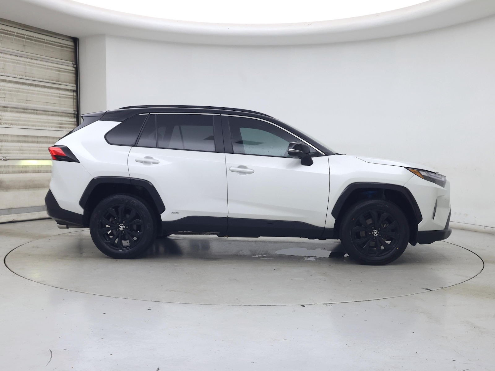2023 Toyota RAV4 XSE - Photo 8