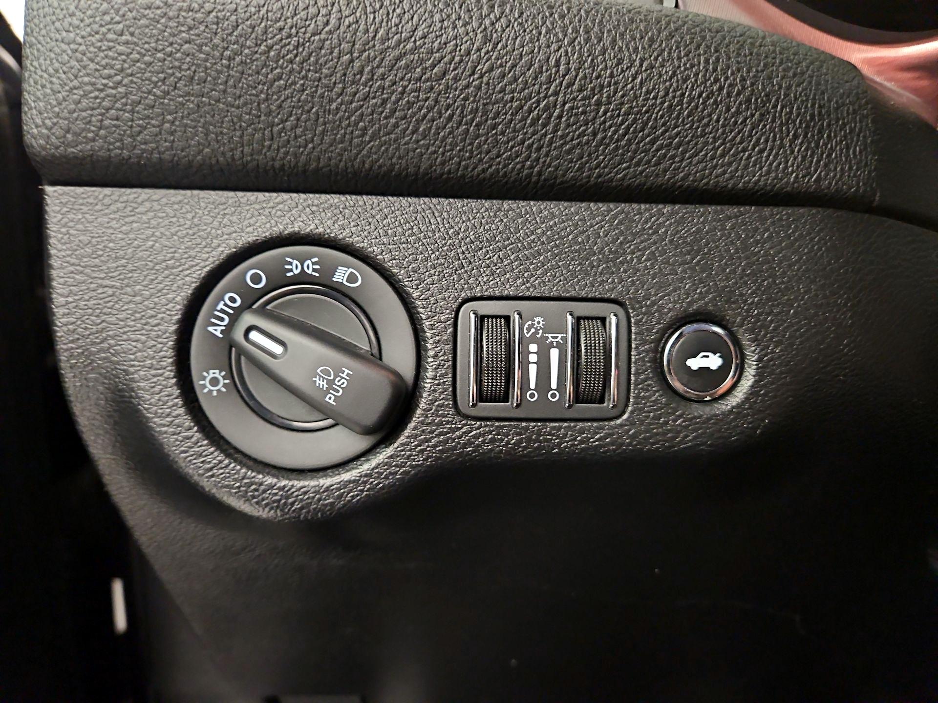 Thumbnail: 2019 Dodge Challenger - 11