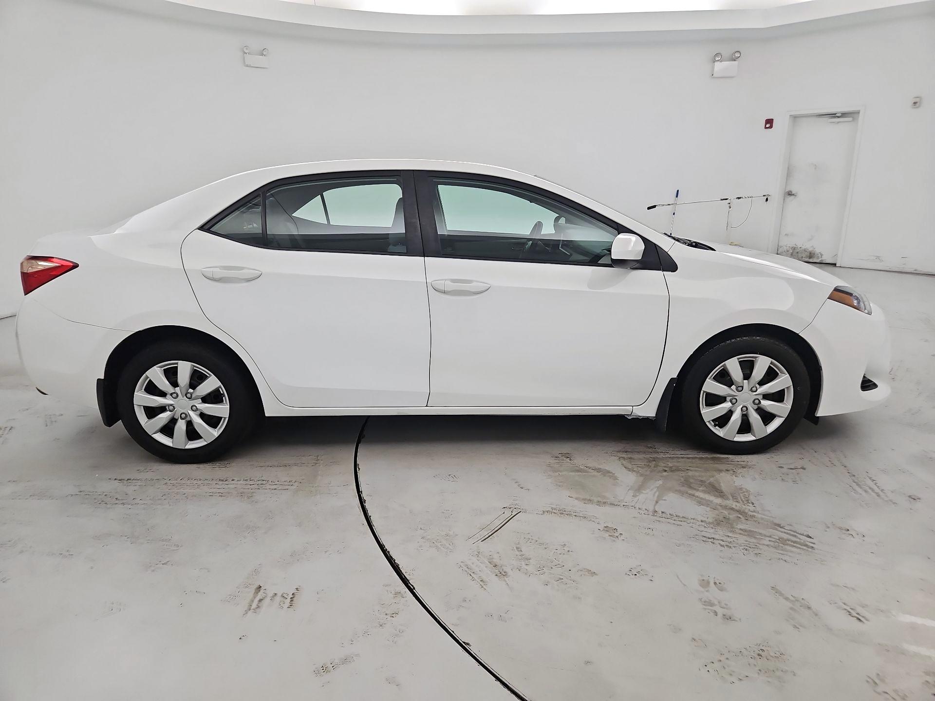 Thumbnail: 2018 Toyota Corolla - 4