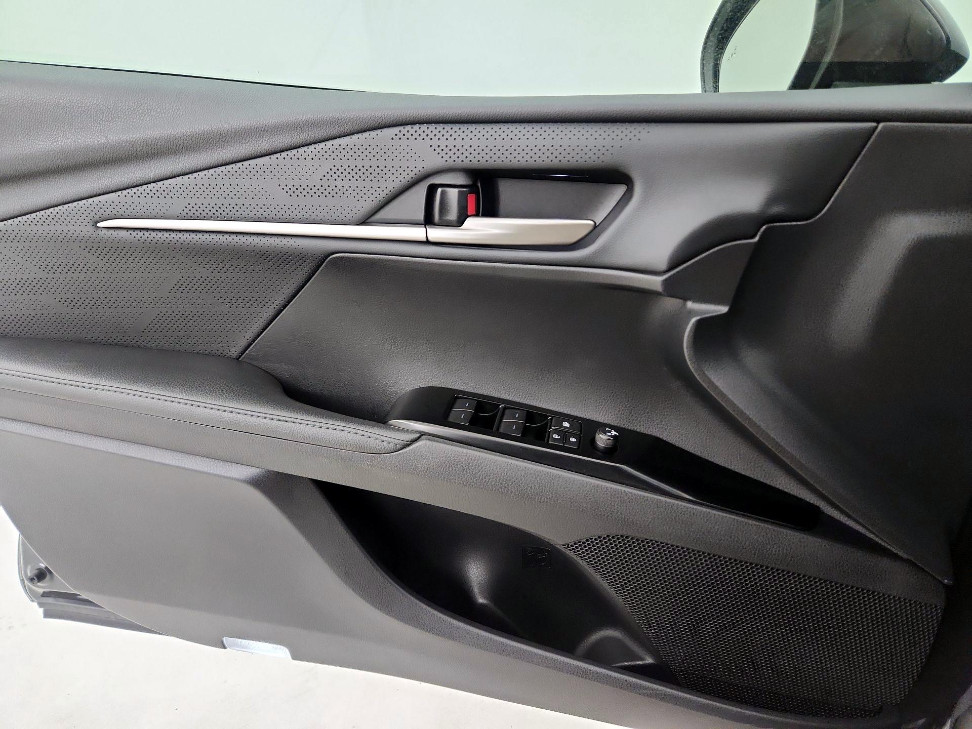Thumbnail: 2025 Toyota Camry - 12