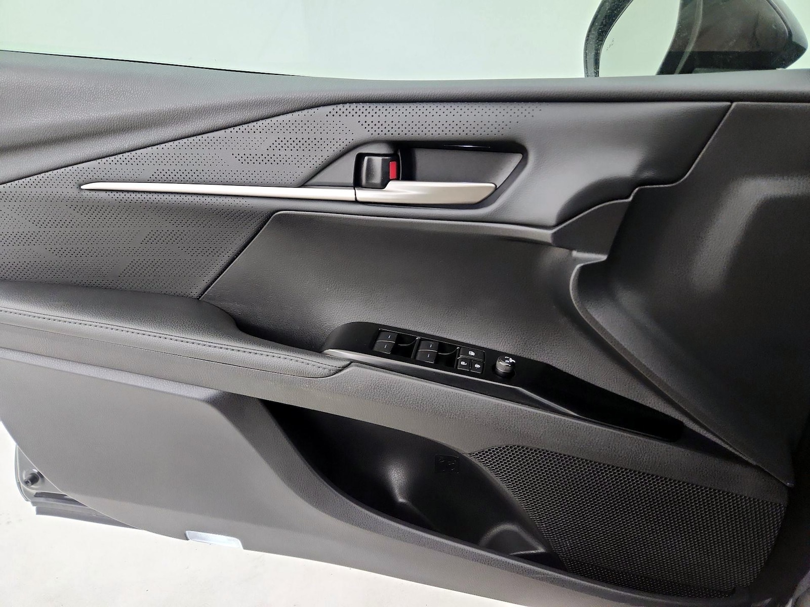 2025 Toyota Camry XSE - Photo 13
