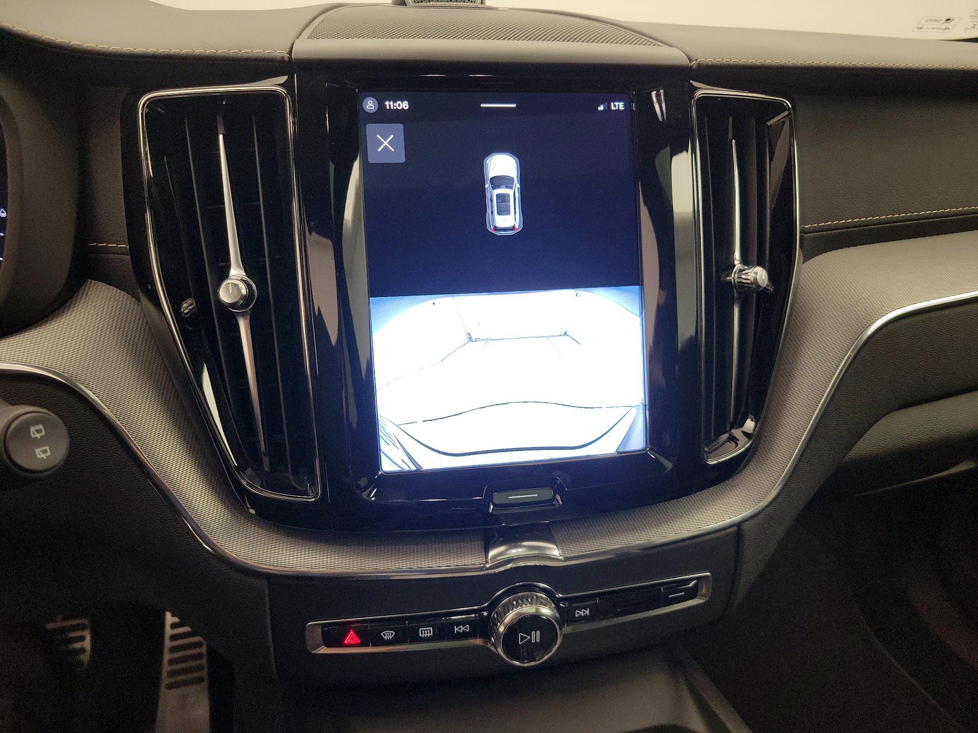 Thumbnail: 2022 Volvo XC60 - 15