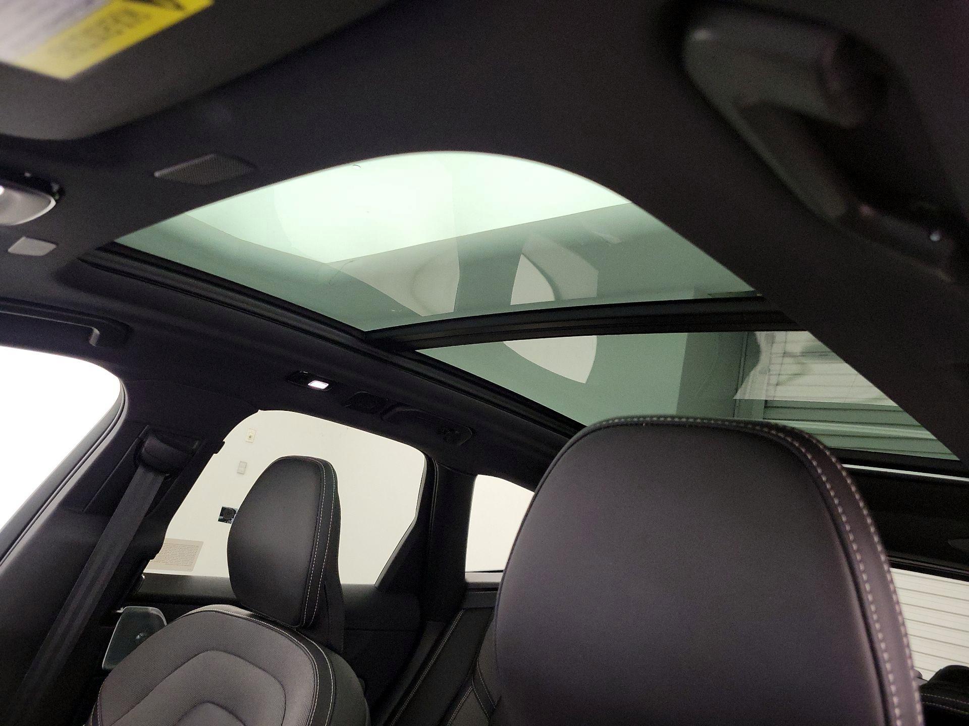 Thumbnail: 2022 Volvo XC60 - 20