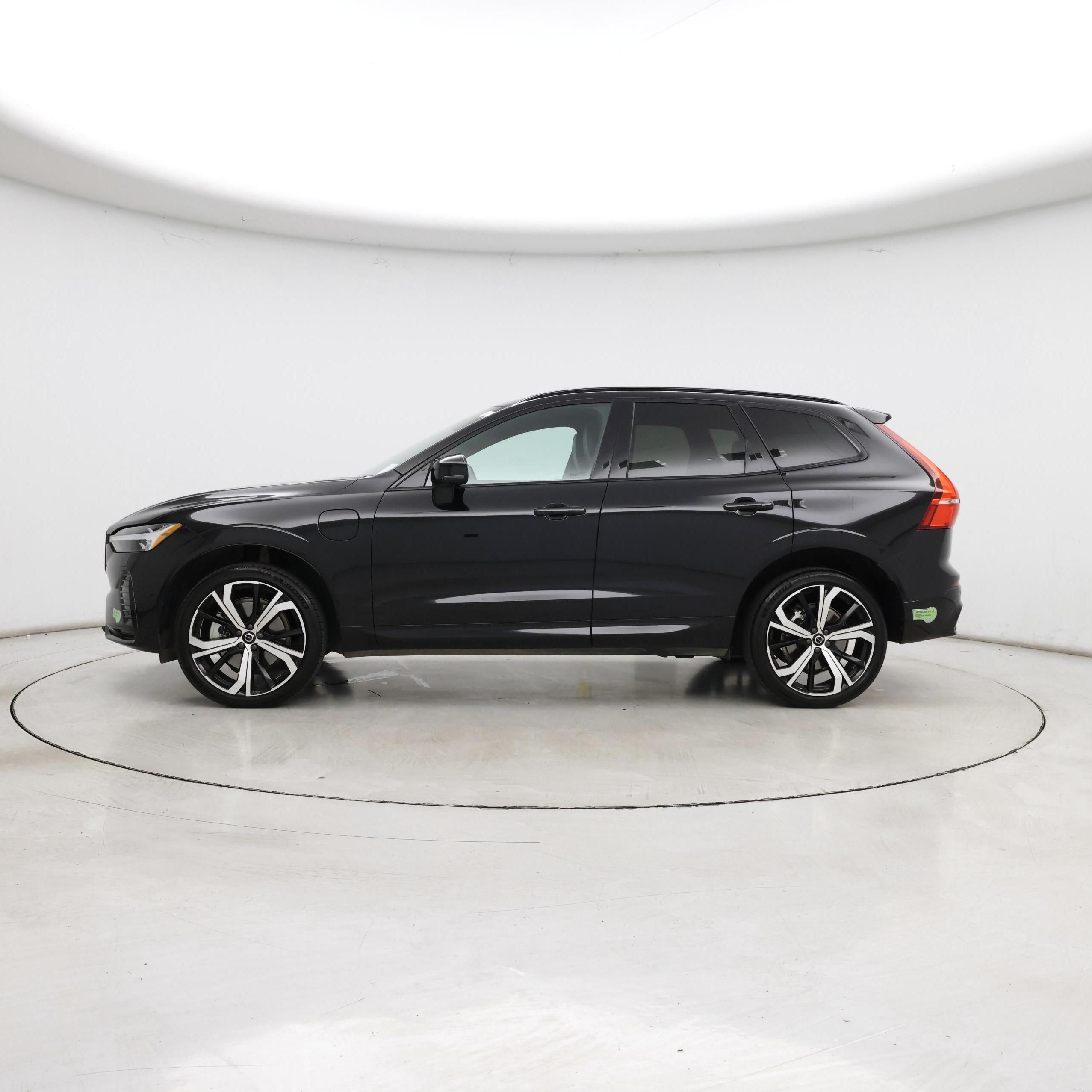 Thumbnail: 2022 Volvo XC60 - 3