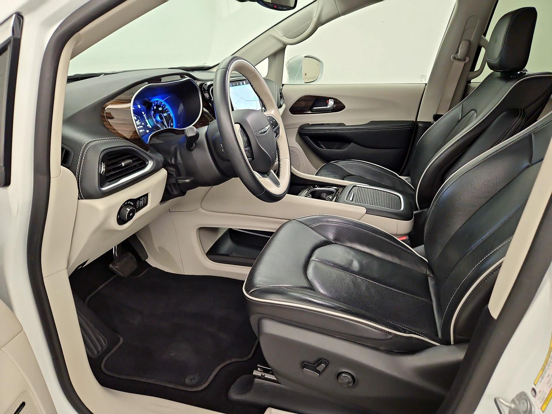 Thumbnail: 2021 Chrysler Pacifica - 11