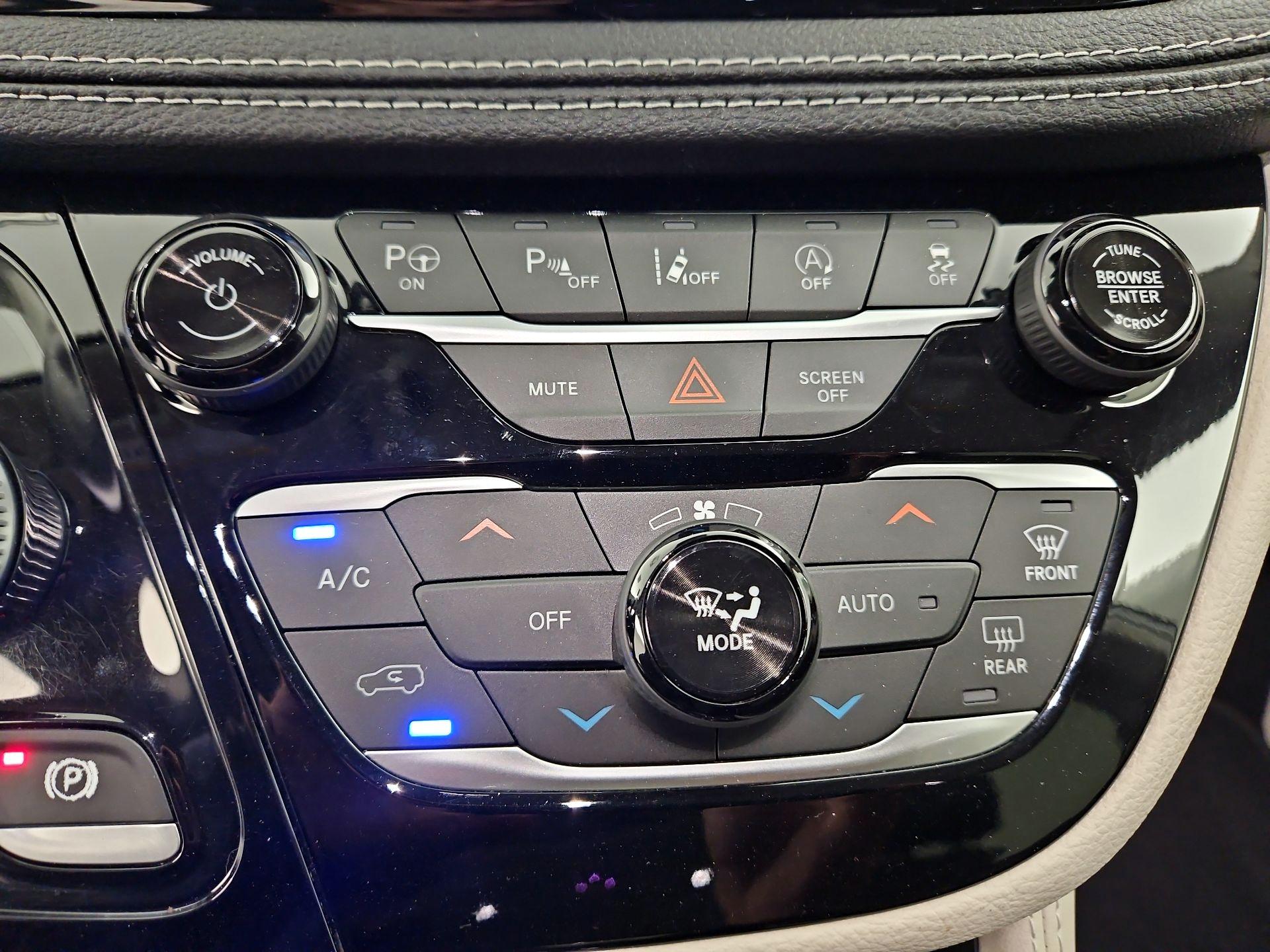 Thumbnail: 2021 Chrysler Pacifica - 17